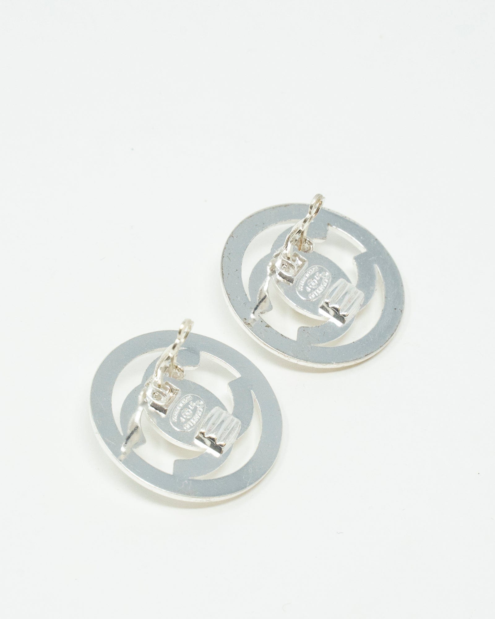 Chanel CHANEL SILVER ROUND CC LOGO EARRINGS - AWL3411