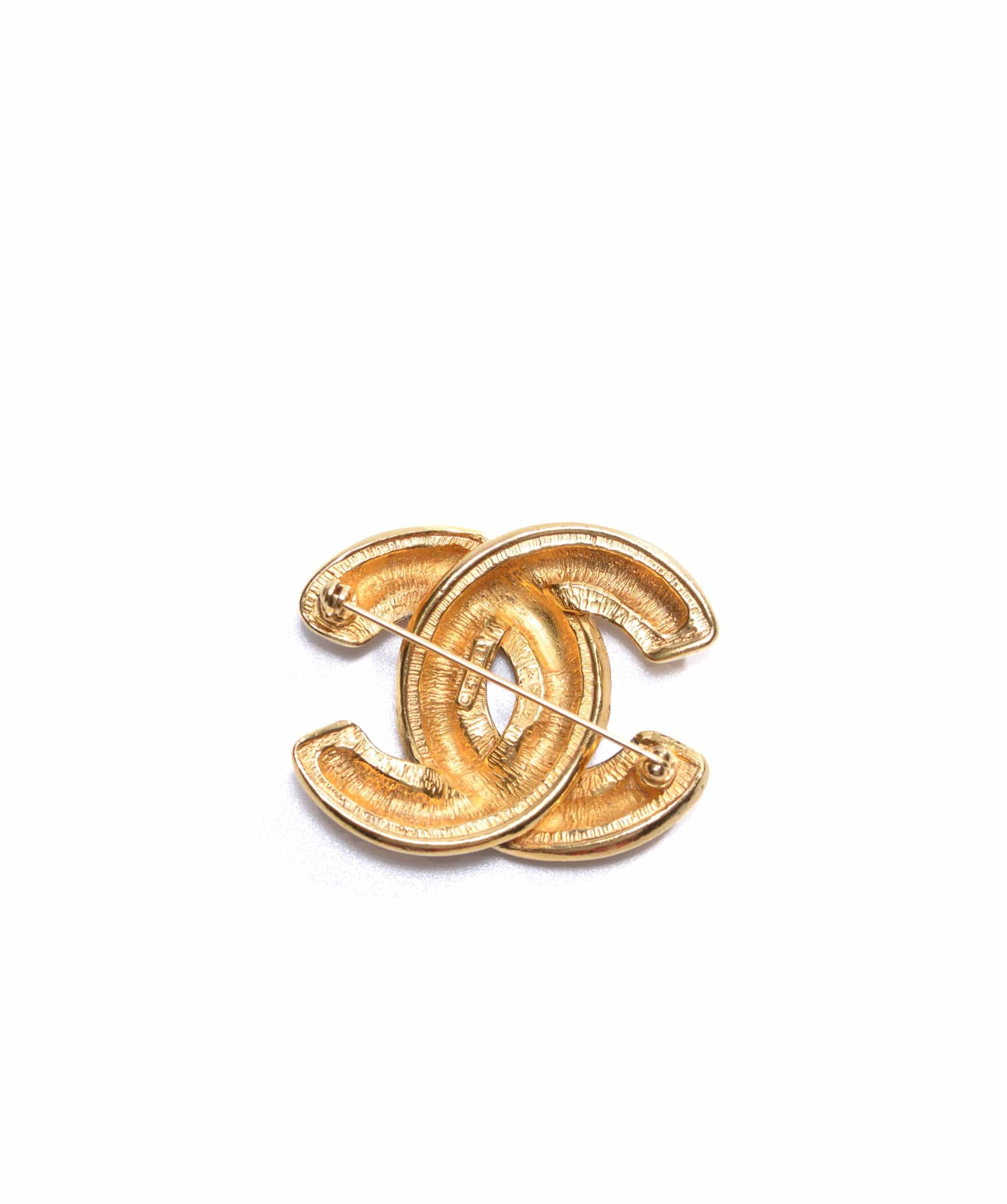 Chanel Chanel Small Quilted Matalasse CC Brooch - AWL3833