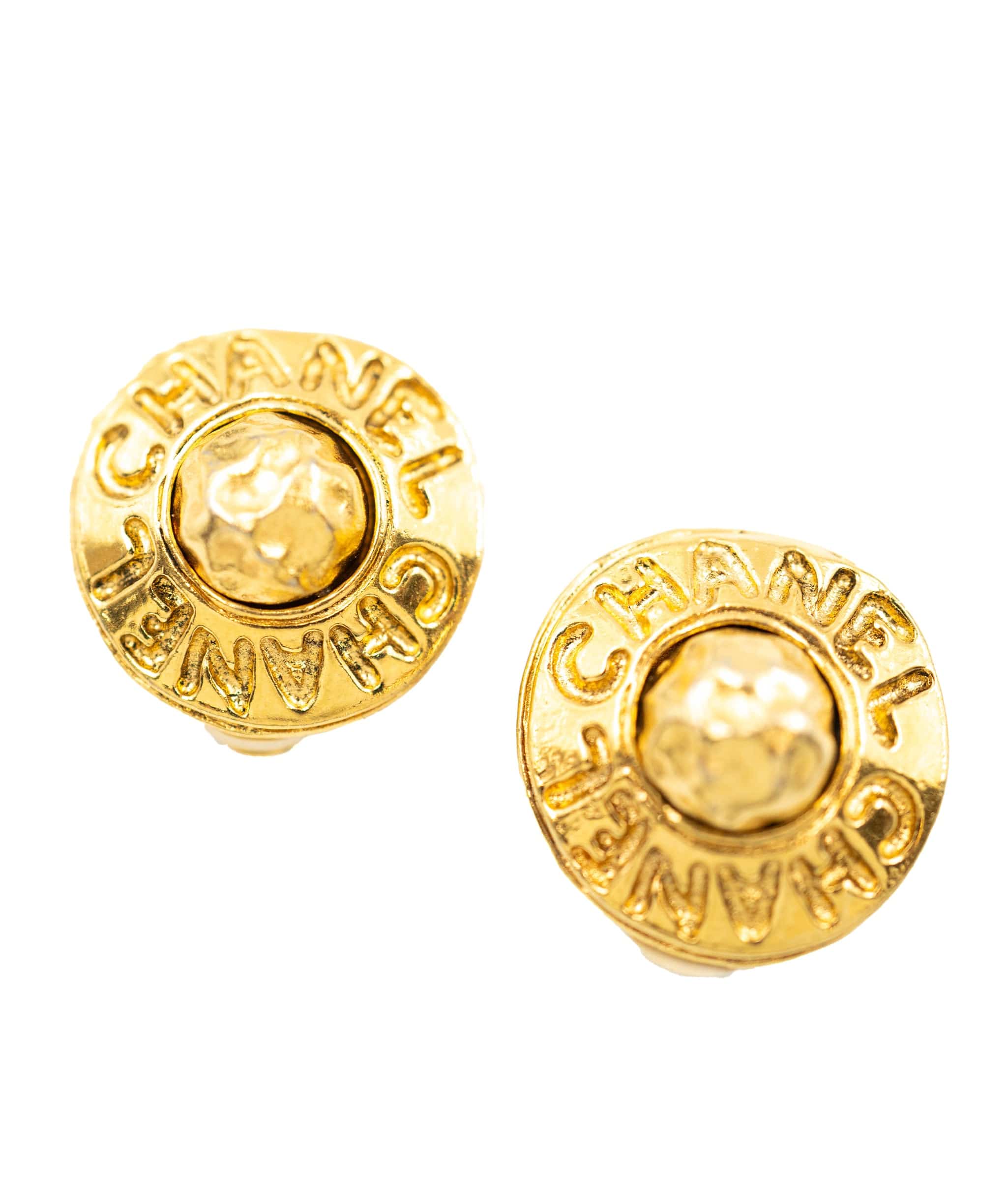 Chanel Chanel small round clip-on earrings with hammered centre and "CHANEL" embossed around AEL1062