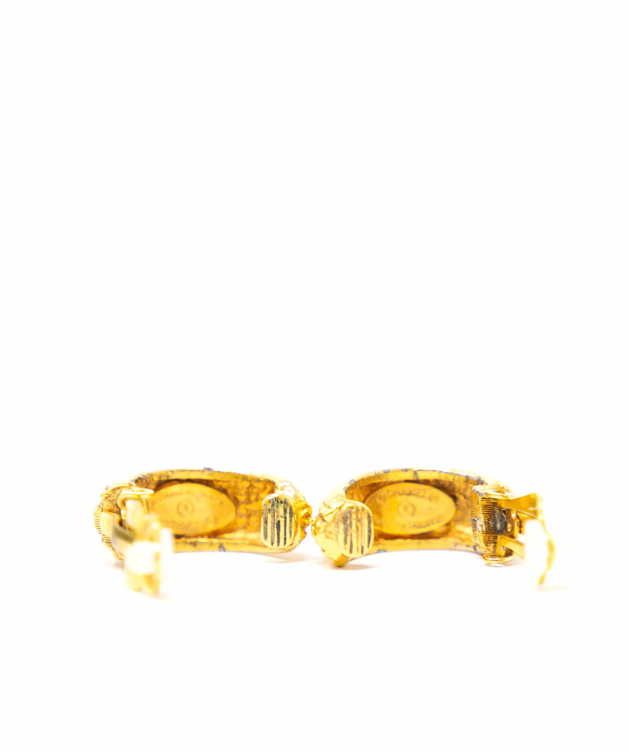 Chanel Chanel Spell out 24kt gold gilded earrings - ADL1838