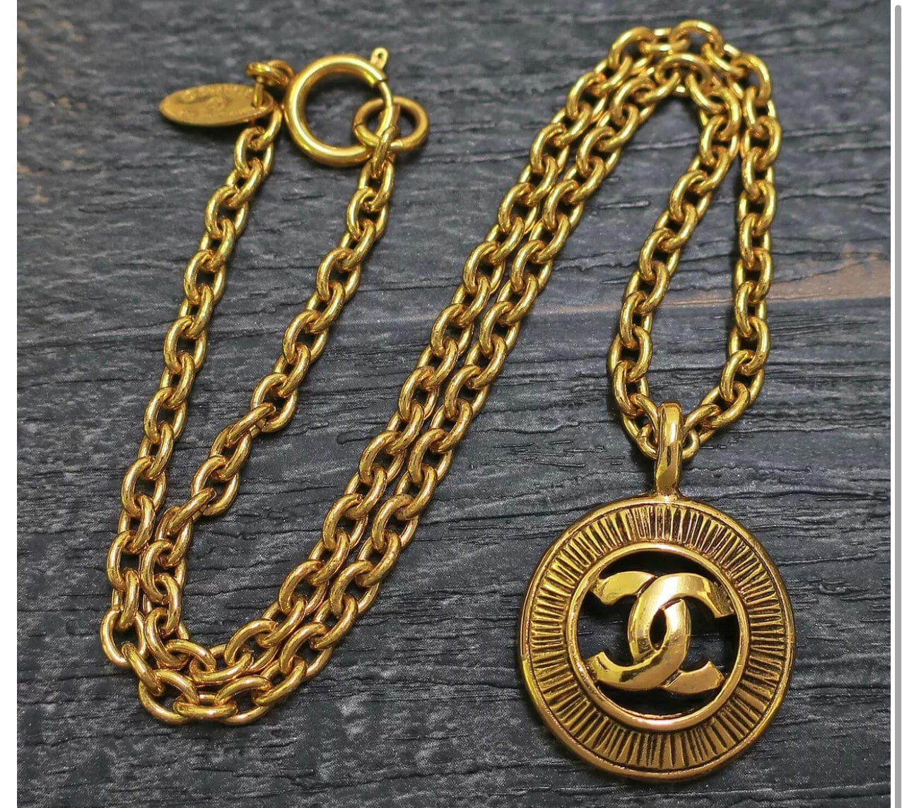 Chanel Chanel sunburst necklace ASL2367