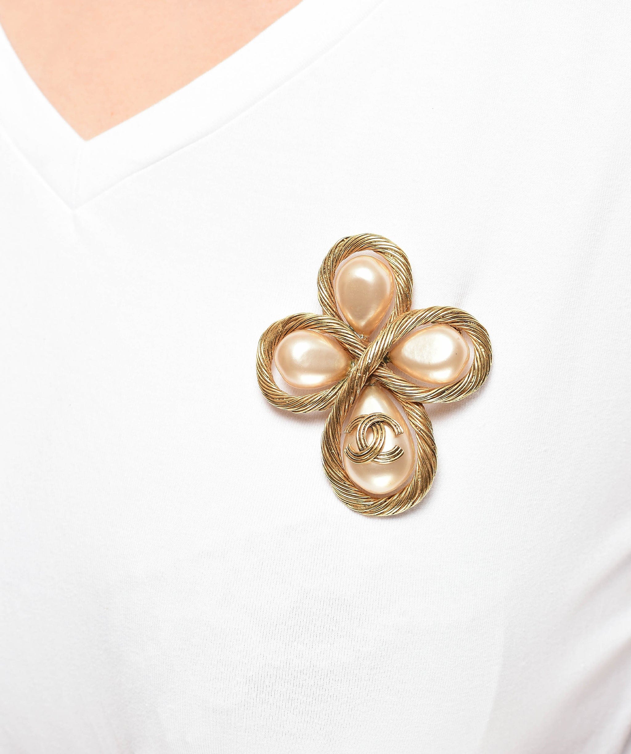 Chanel Chanel teardrop flower brooch - AWL3305