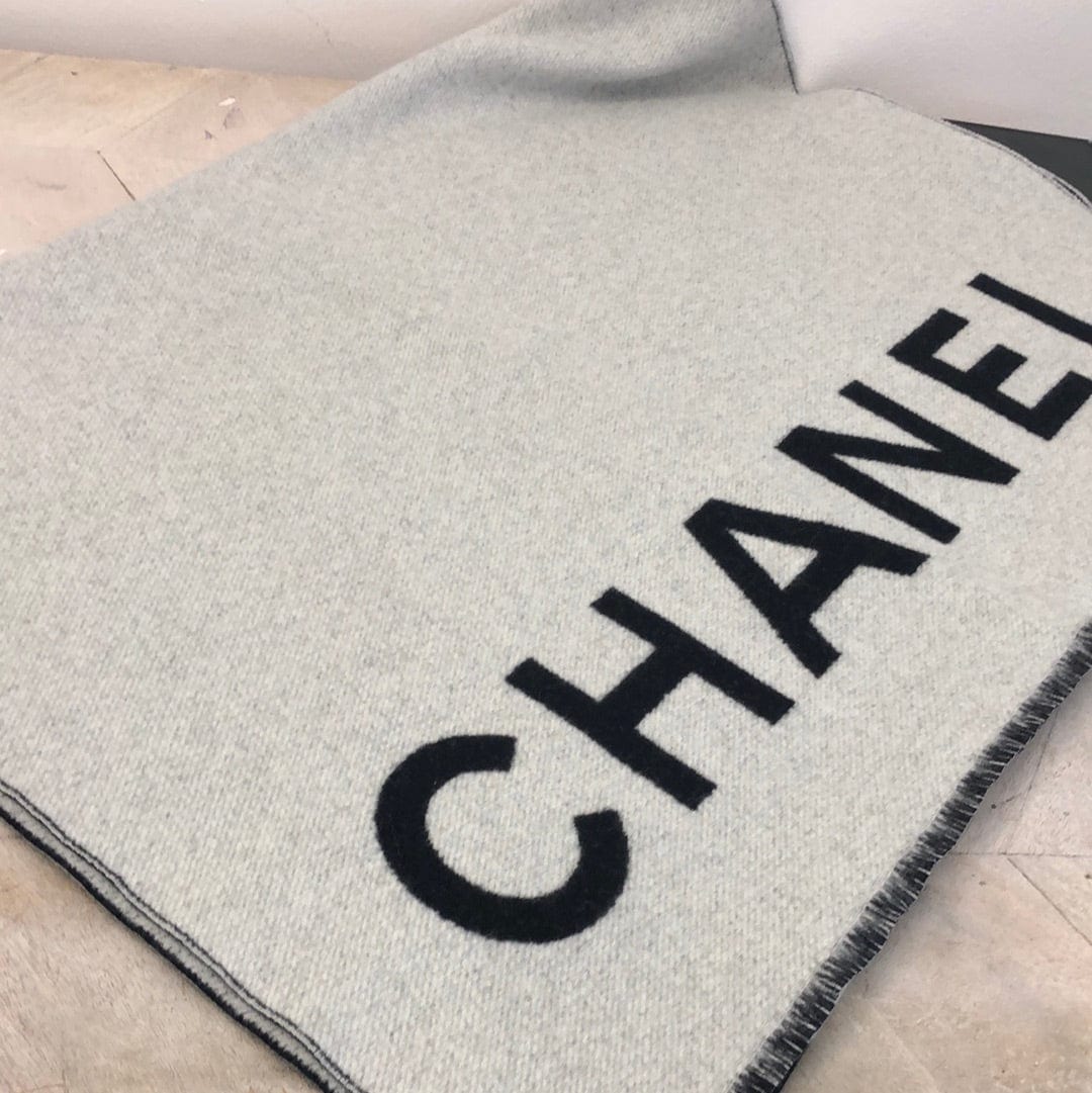 chanel Chanel Two Tone Cashmere Shawl - AWL2759