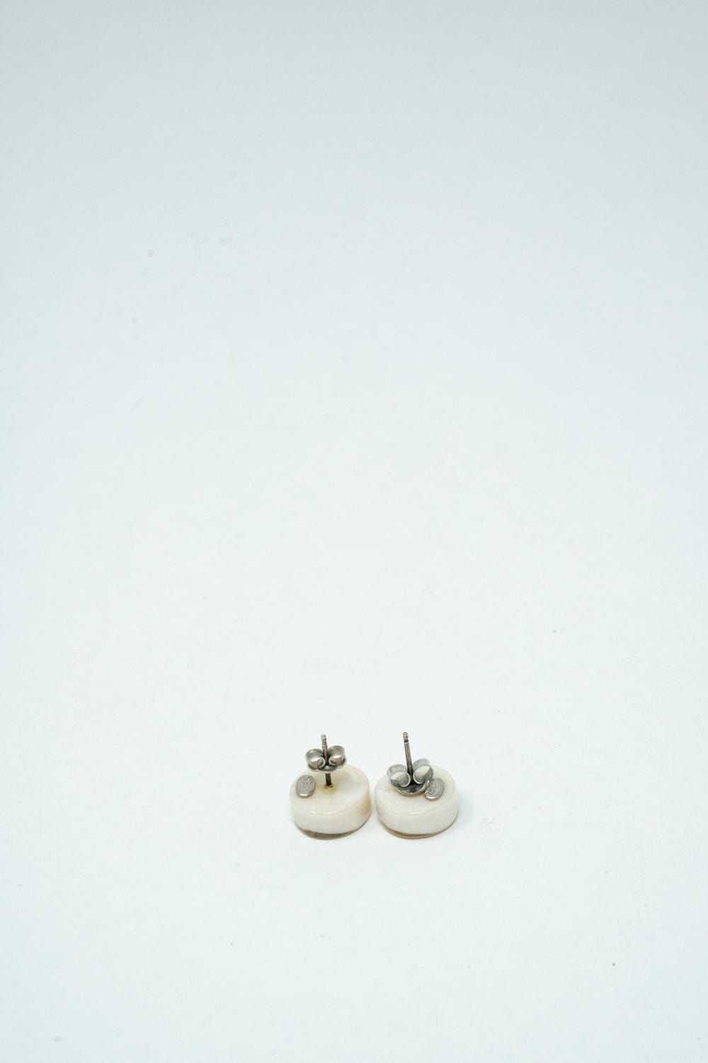 Chanel Chanel white pierced earrings - AWL3463