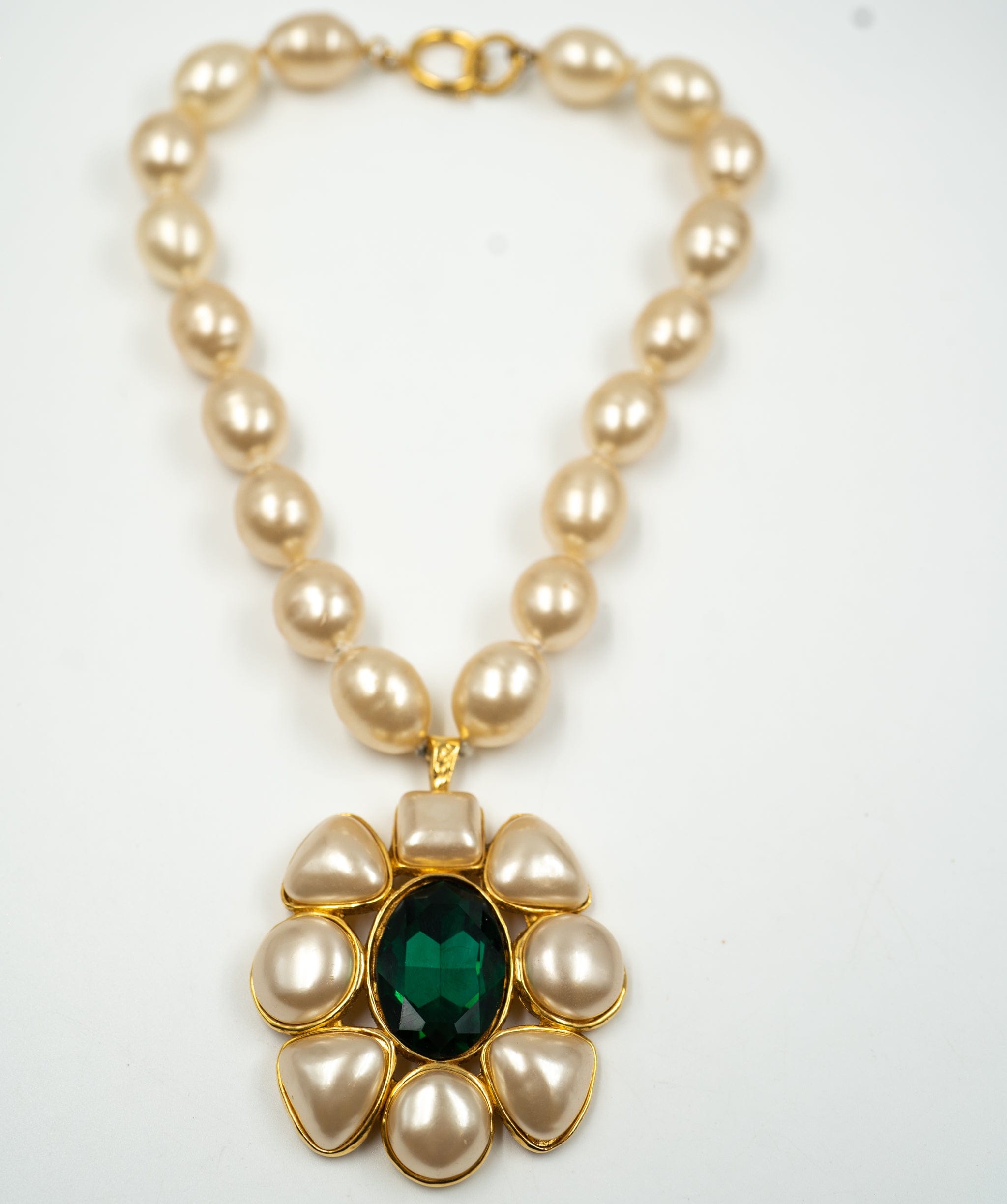 Chanel Emerald Gripoix Necklace ASL4063