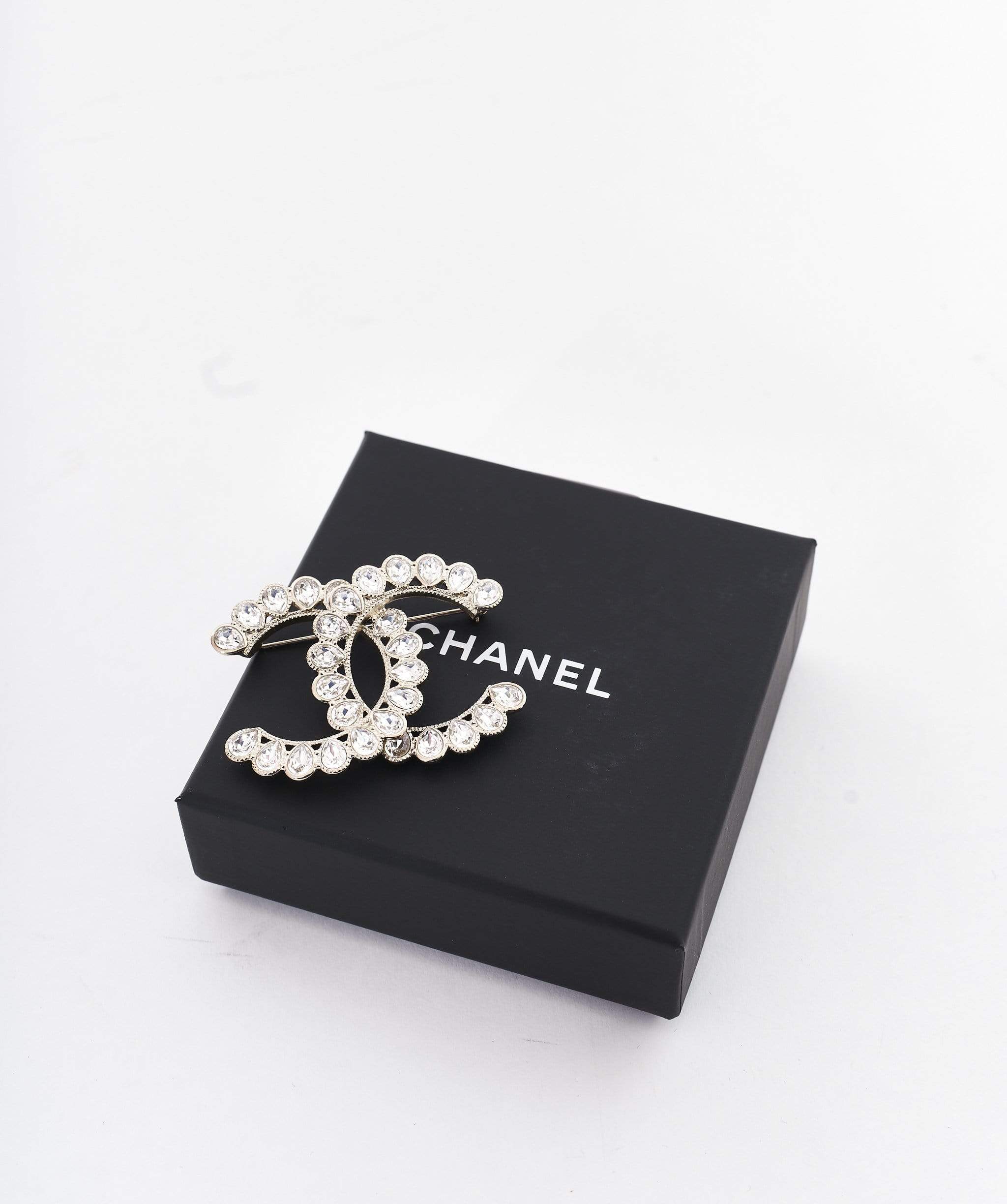 Chanel Large Chanel CC brooch with pear shaped diamantes