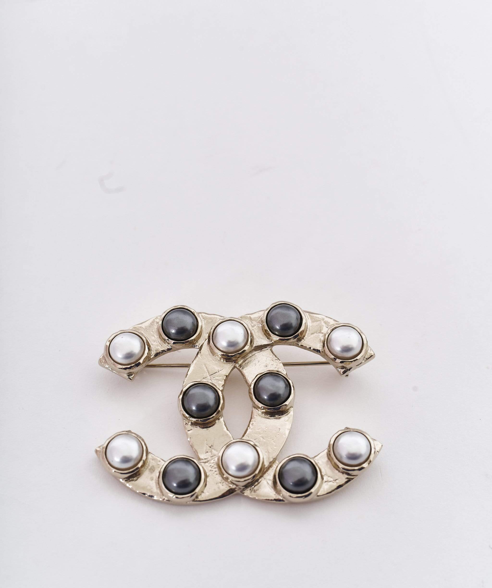 Chanel Large Chanel CC brooch with white and black pearl