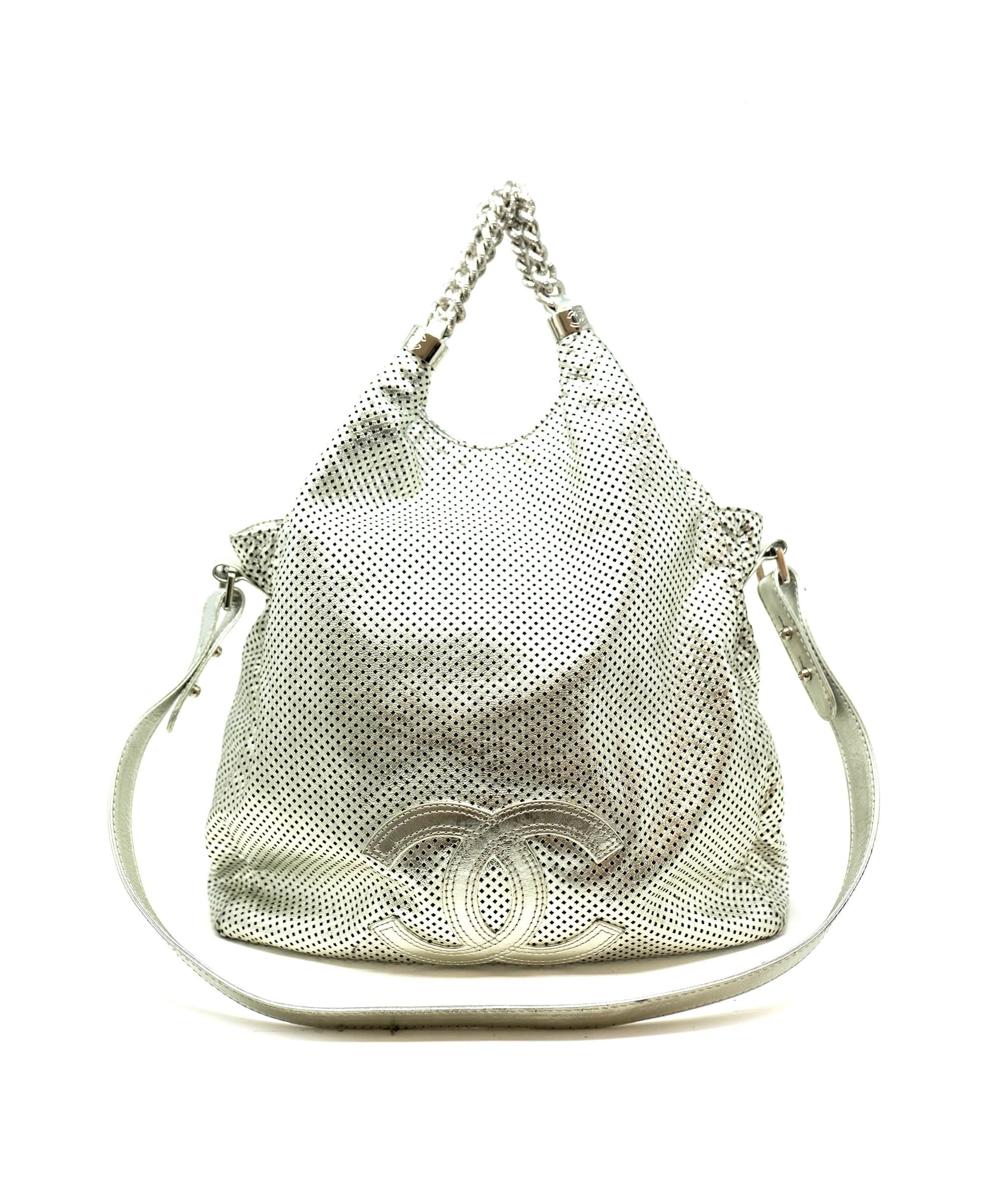 Chanel 29. Chanel Silver Perforated Lambskin Crossbody bag - AWL2862