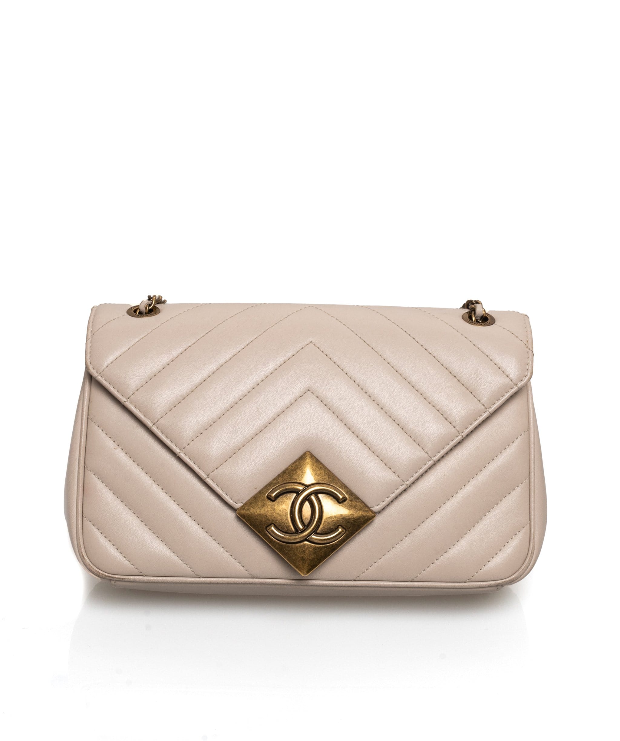 Chanel Chanel 10" beige chevron leather handbag - ASL1213