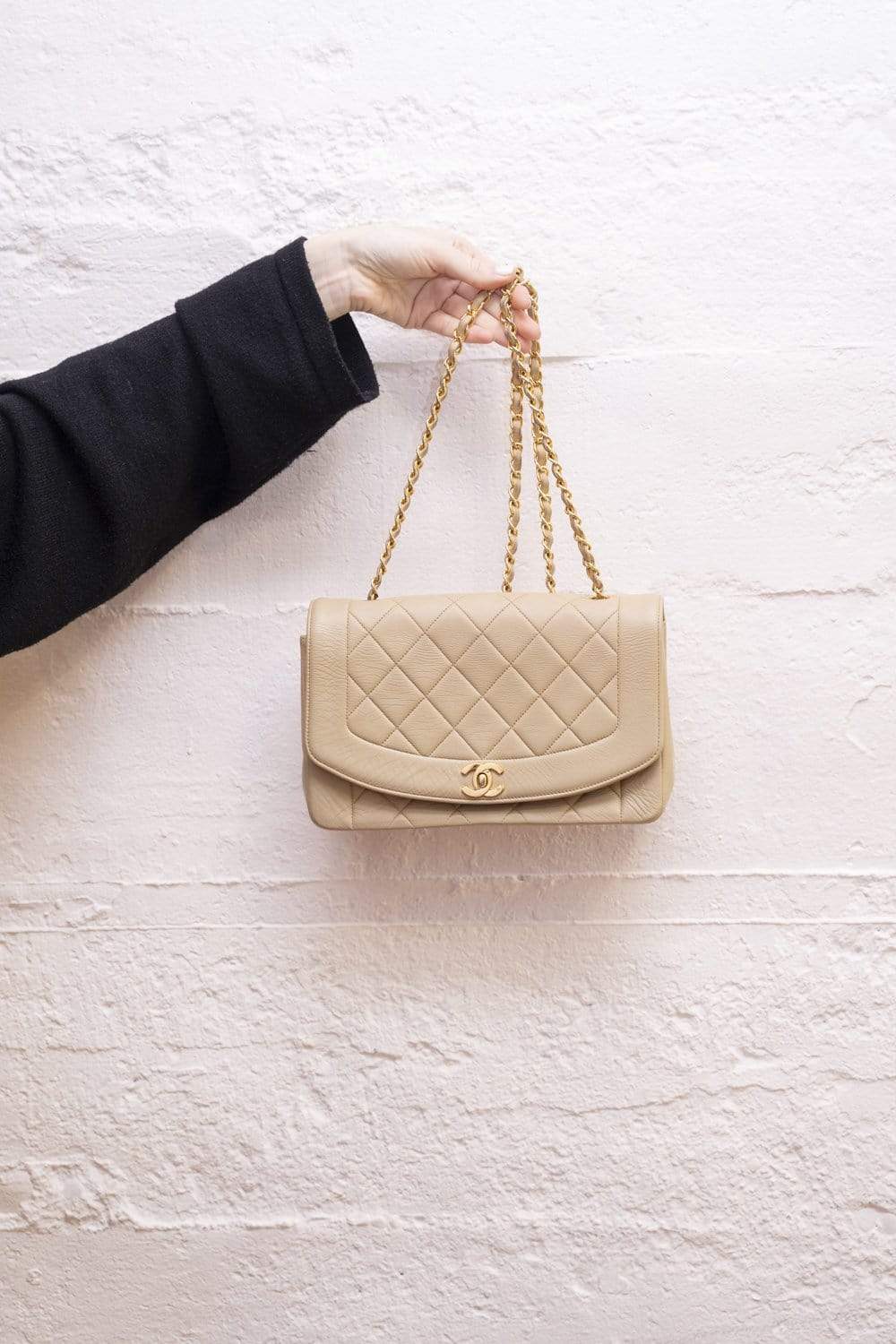 Chanel Chanel 10" Beige Lambskin Leather Diana Flap Bag GHW  - AGL1499