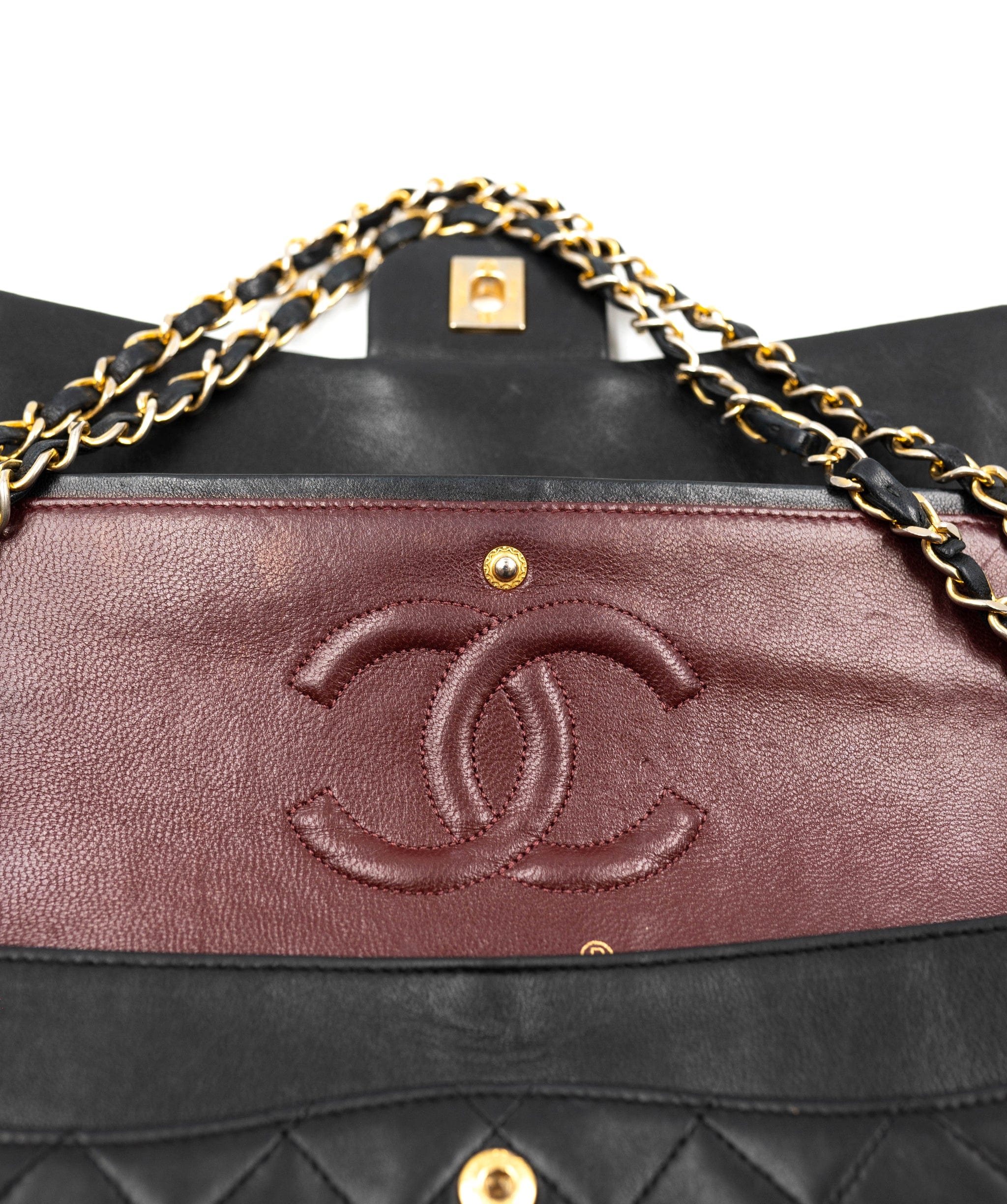 Chanel Chanel 10" Classic Flap bag with GHW - AWL3565