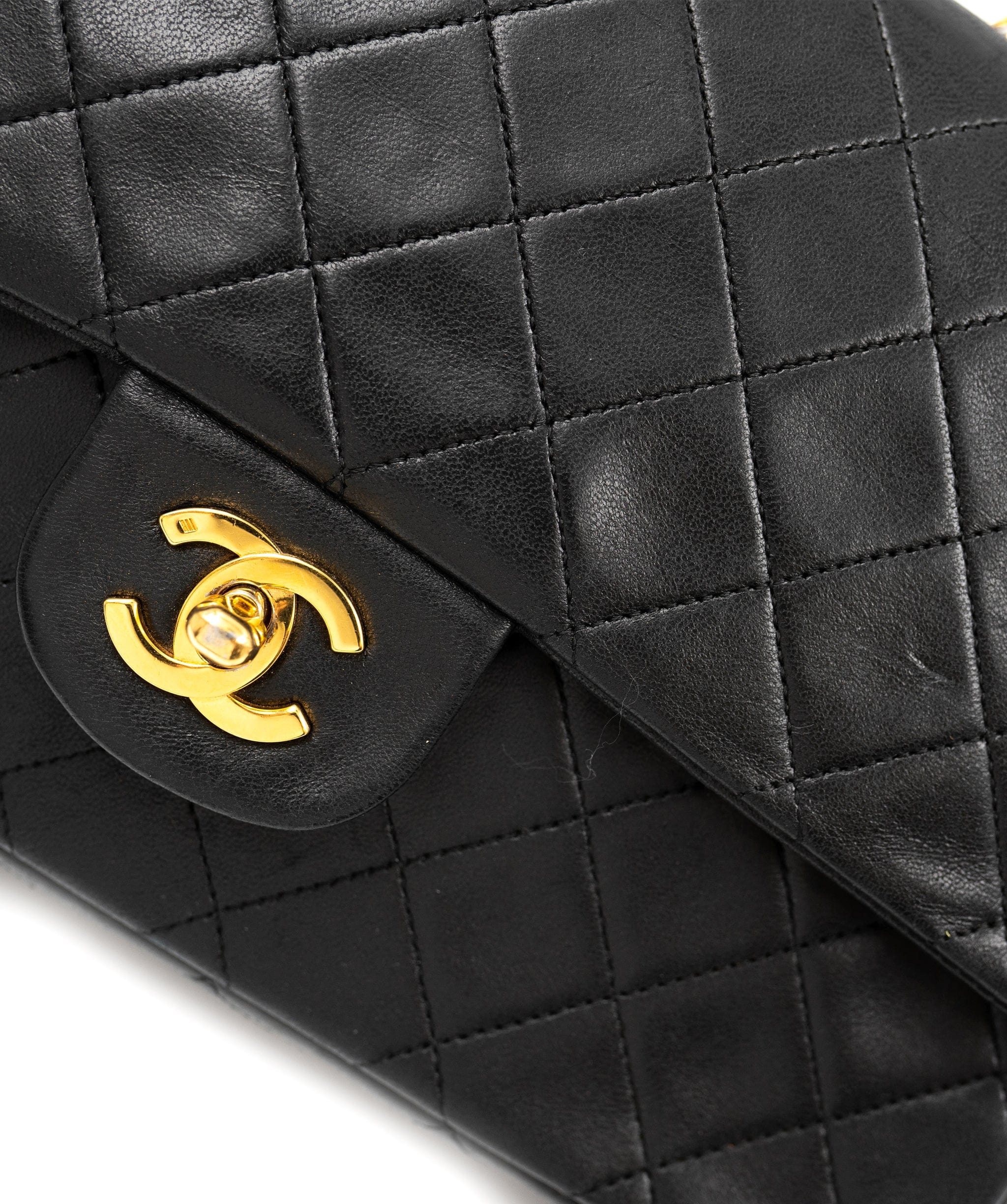 Chanel Chanel 10" Classic Flap bag with GHW - AWL3565