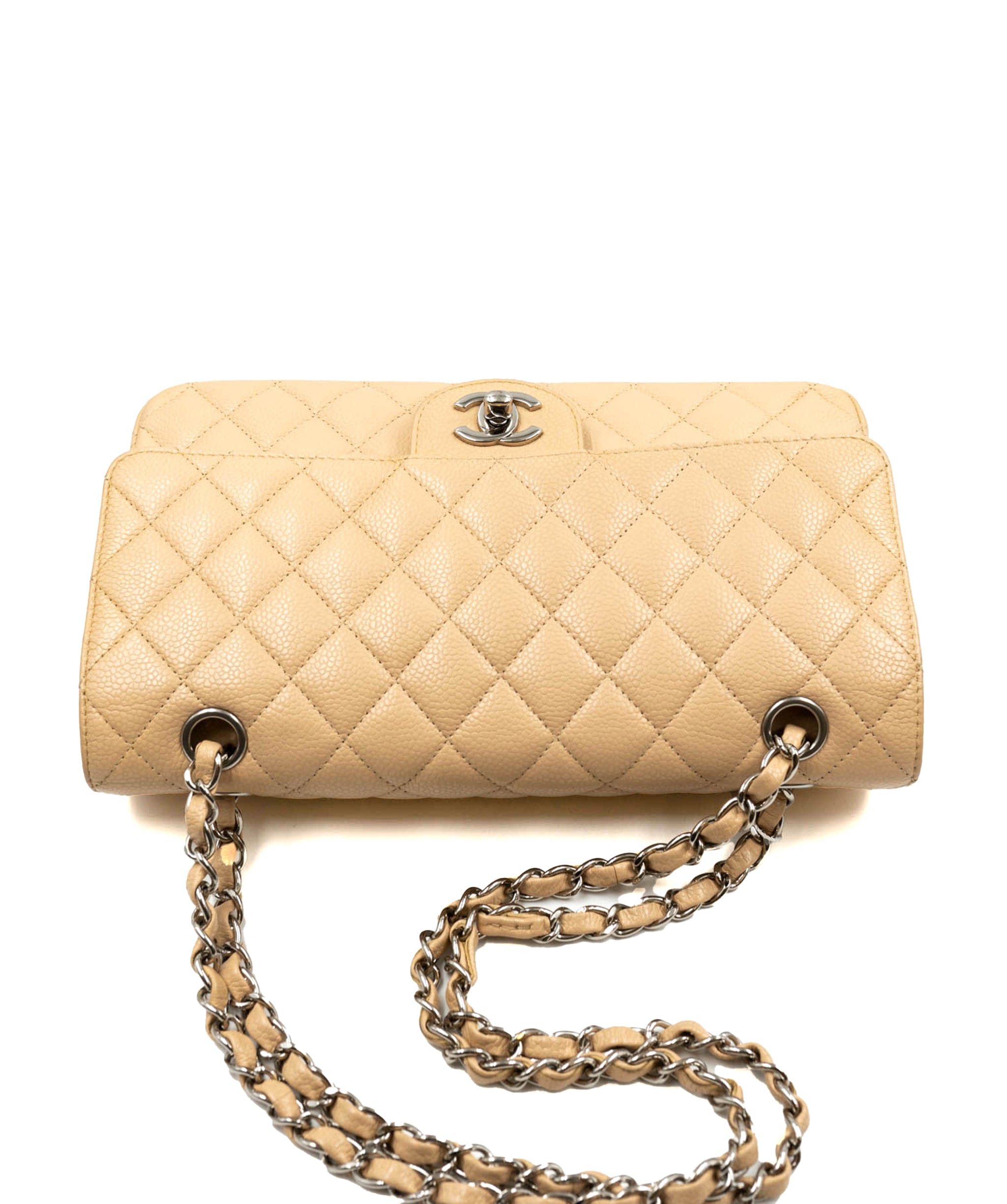 Chanel Chanel 10" Medium Caviar Skin Flap bag with SHW - AWL3799