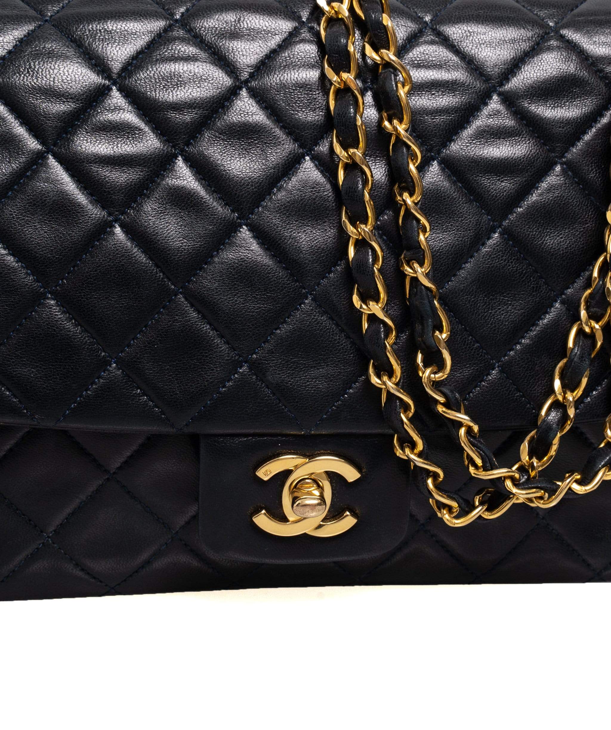 Chanel Chanel 10" Medium Classic Lambskin Leather Single Flap Bag MW1320