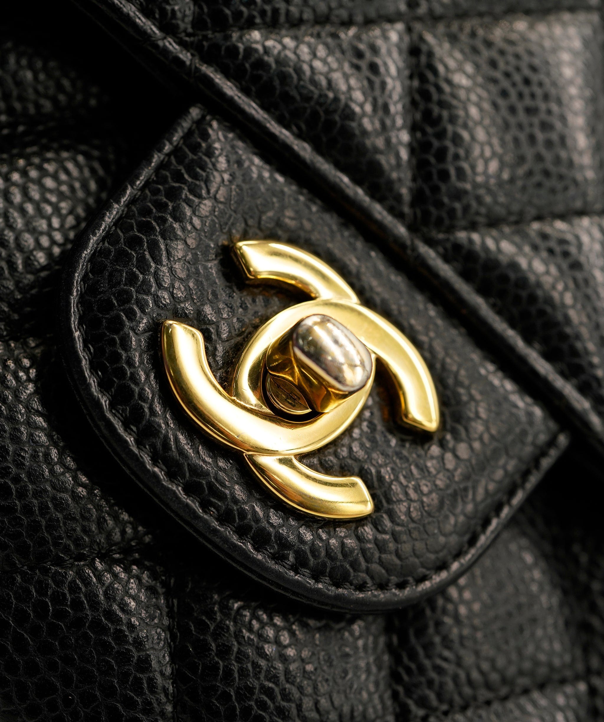 Chanel Chanel 9"Caviar Classic Flap black GHW ASL6934