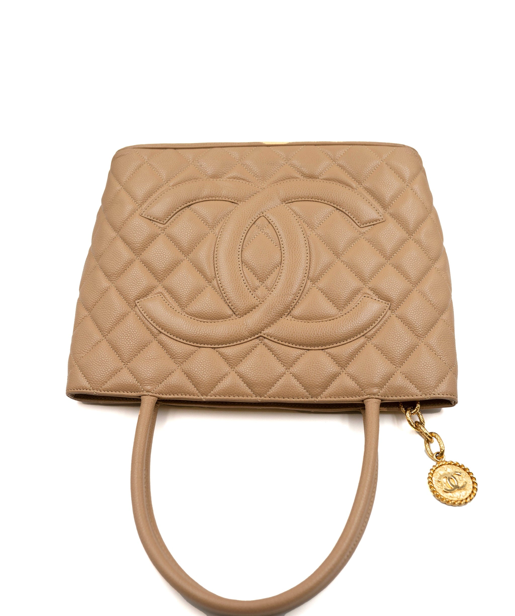 Chanel Chanel beige caviar GHW medallion tote, serial 7686990 - AEC1028