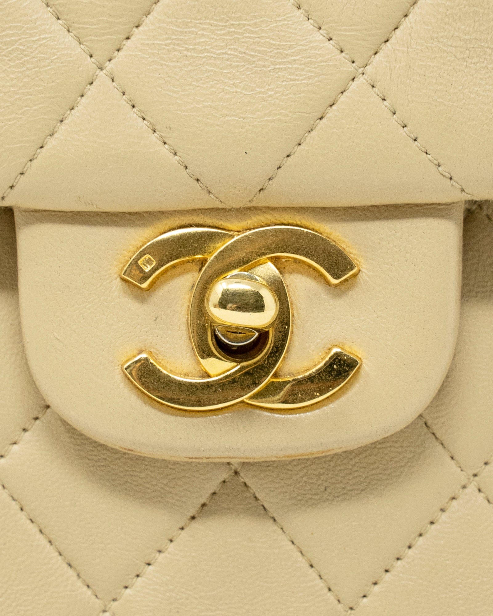 Chanel Chanel beige classic flap small - ASL1954