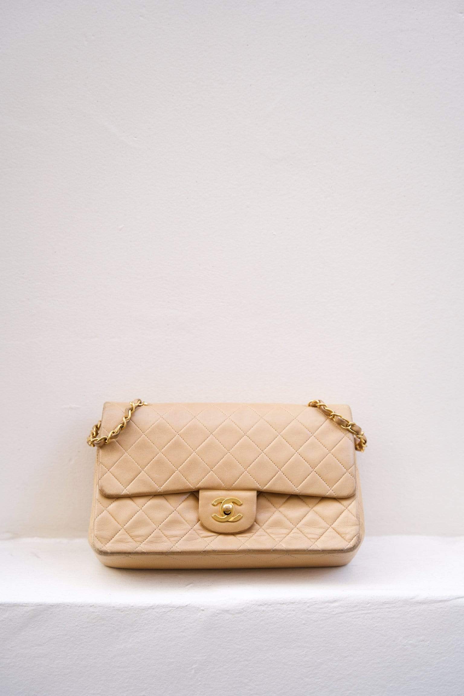 Chanel Chanel Beige Lambskin Classic Flap Bag GHW  - AGL1397