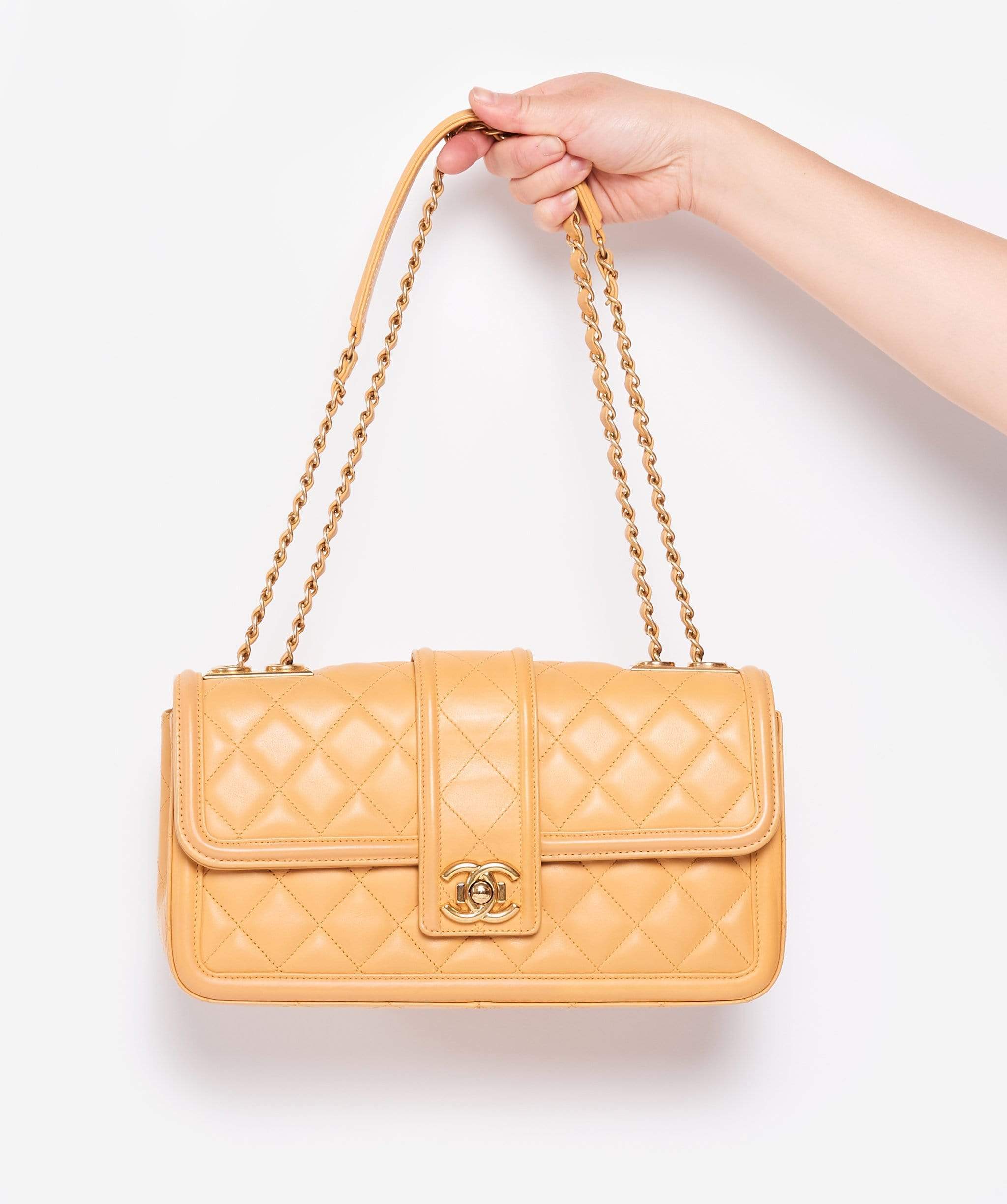 Chanel Chanel Beige Leather Quilted Flap - AWL1527