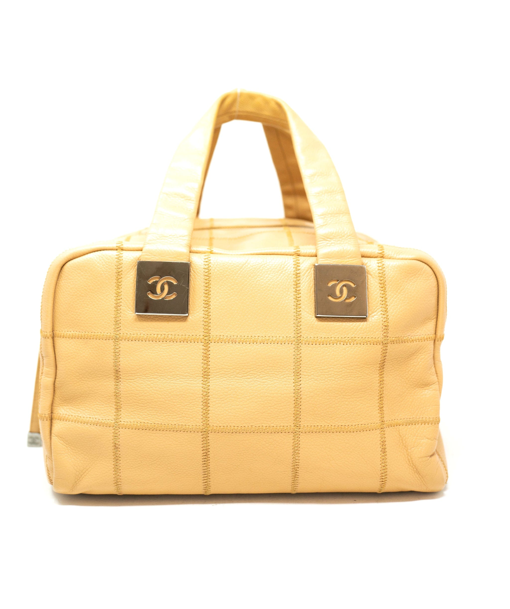 Chanel Chanel Beige Soft Leather Duffle Handbag - NW5273