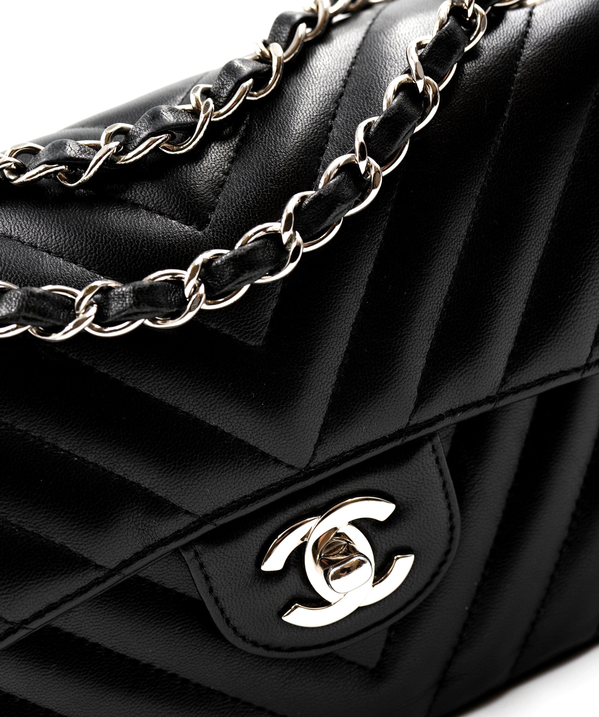 Chanel Chanel black chevron double flap bag  ADL2102