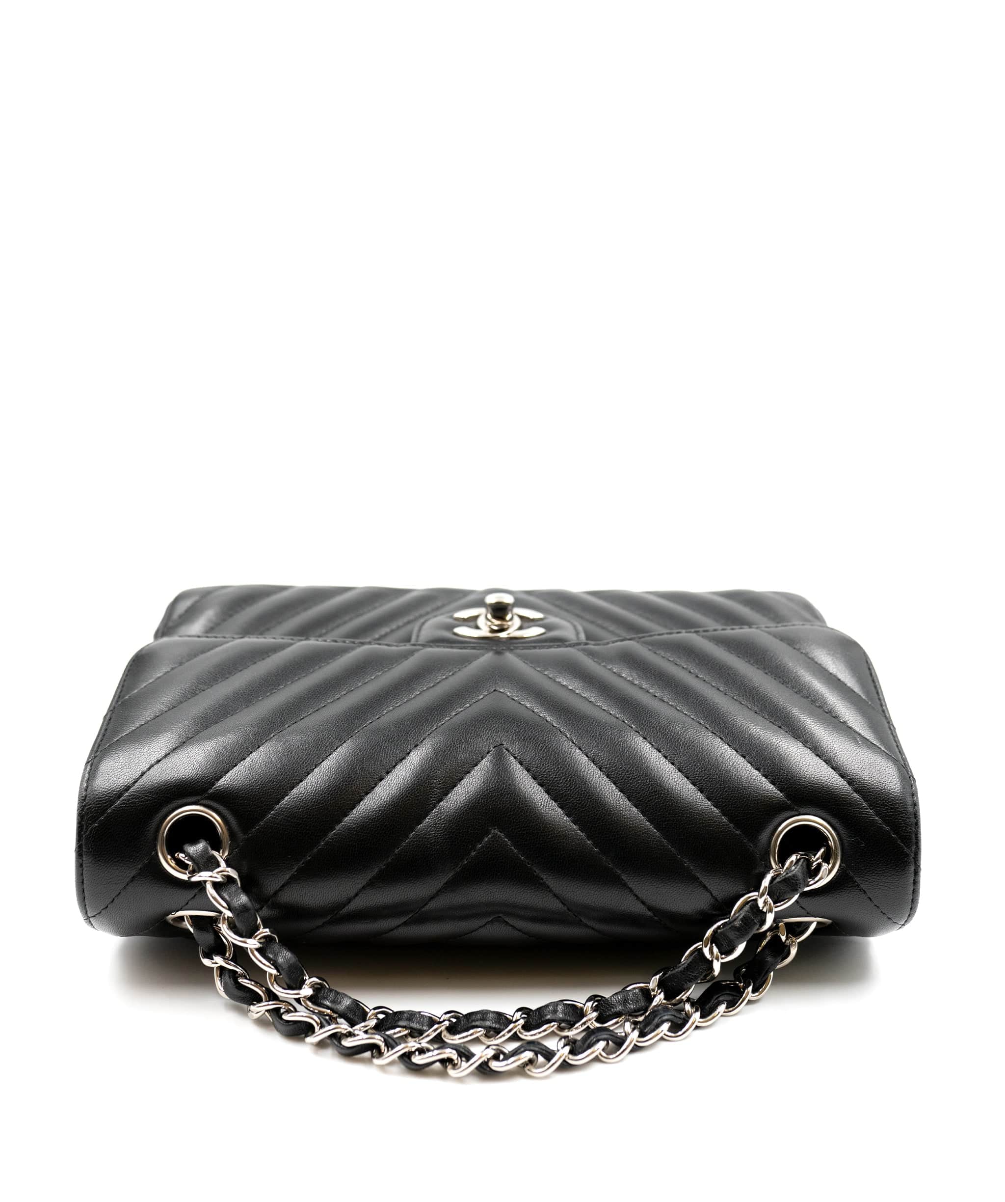 Chanel Chanel black chevron double flap bag  ADL2102