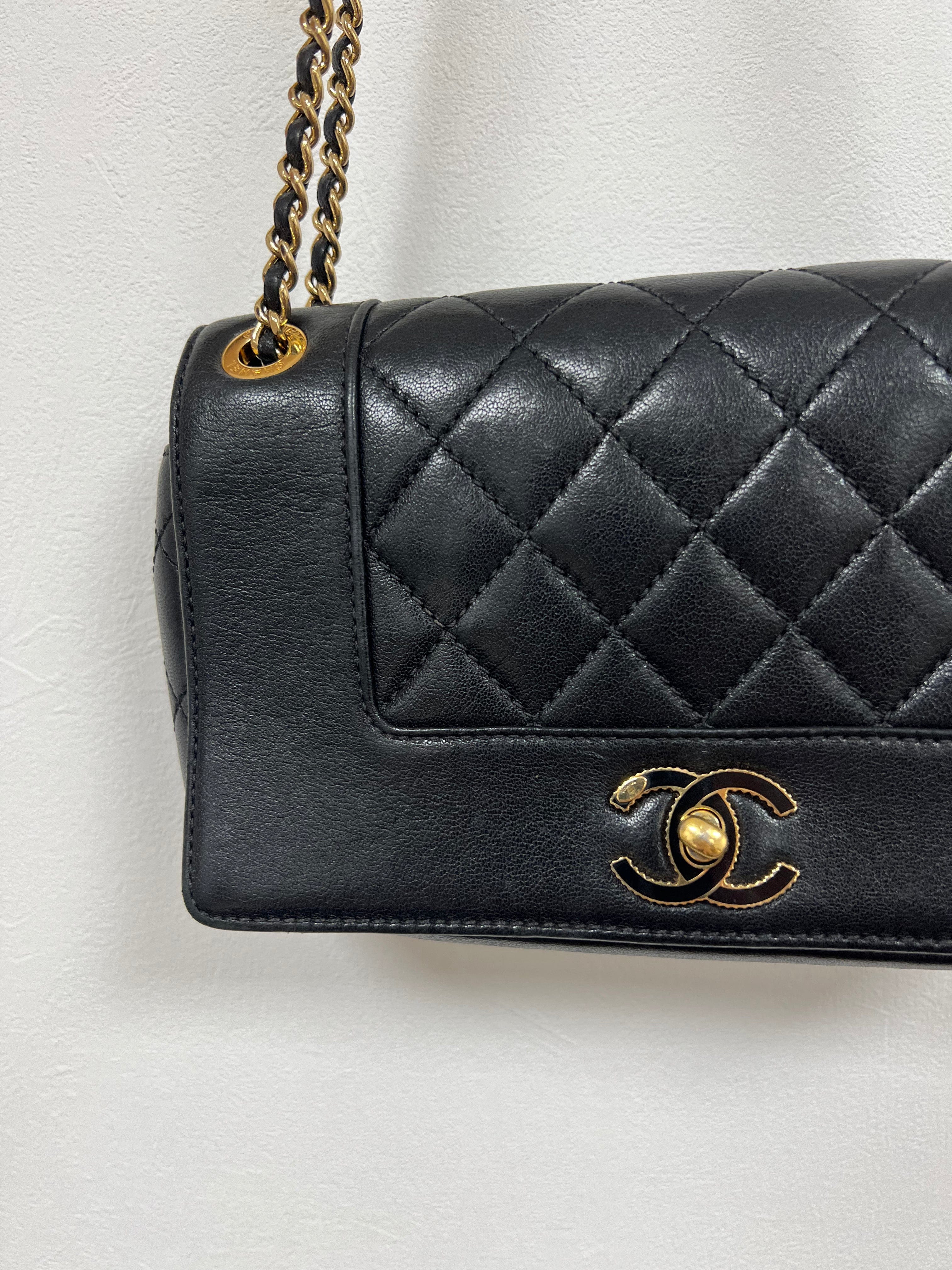 Chanel Chanel black flap matelasse (black) - AWL3273