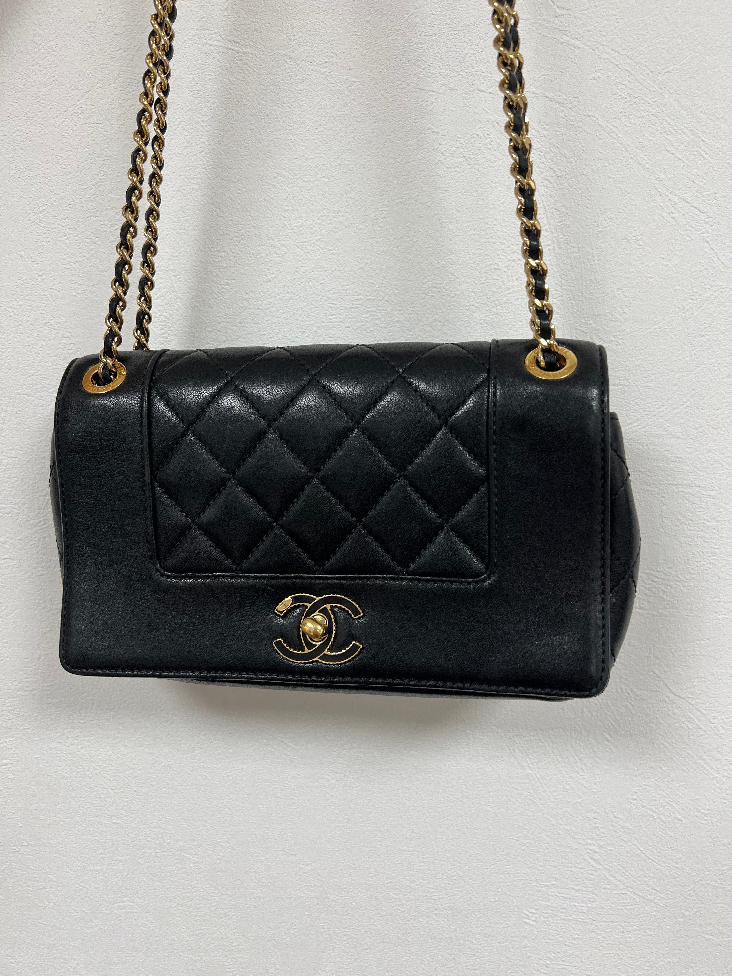 Chanel Chanel black flap matelasse (black) - AWL3273