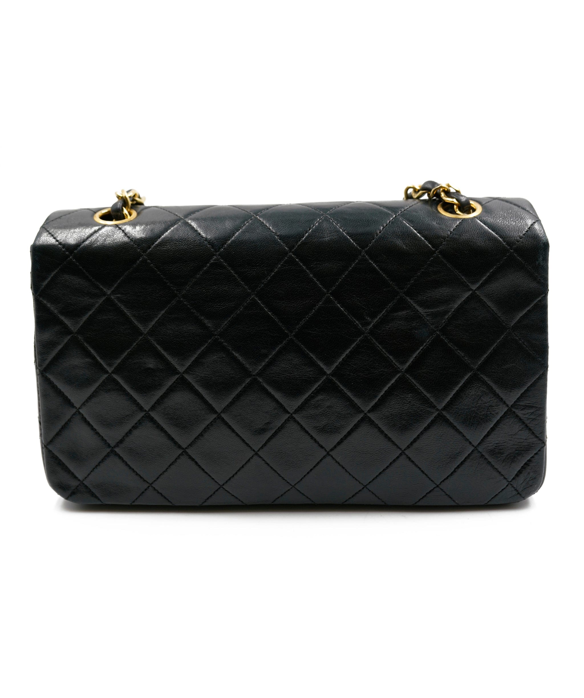 Chanel Chanel black lambskin 9" full flap GHW - AWL3063