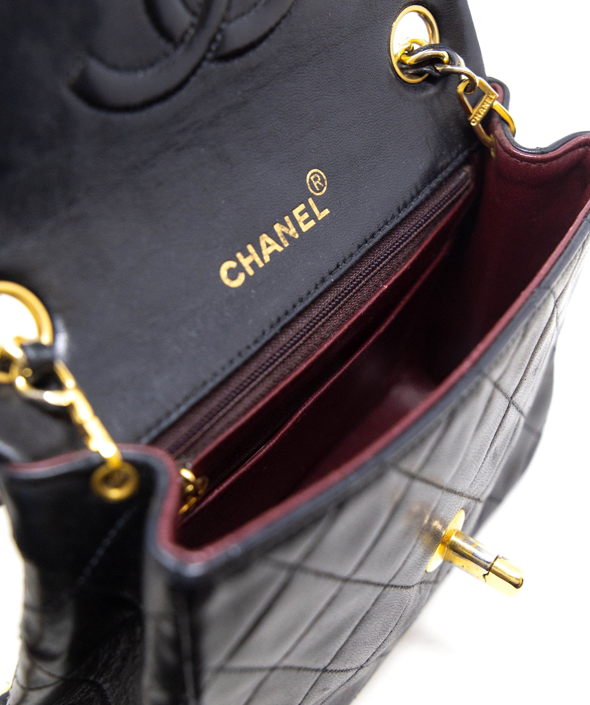 Chanel Chanel black lambskin mini flap bag - AGL2218