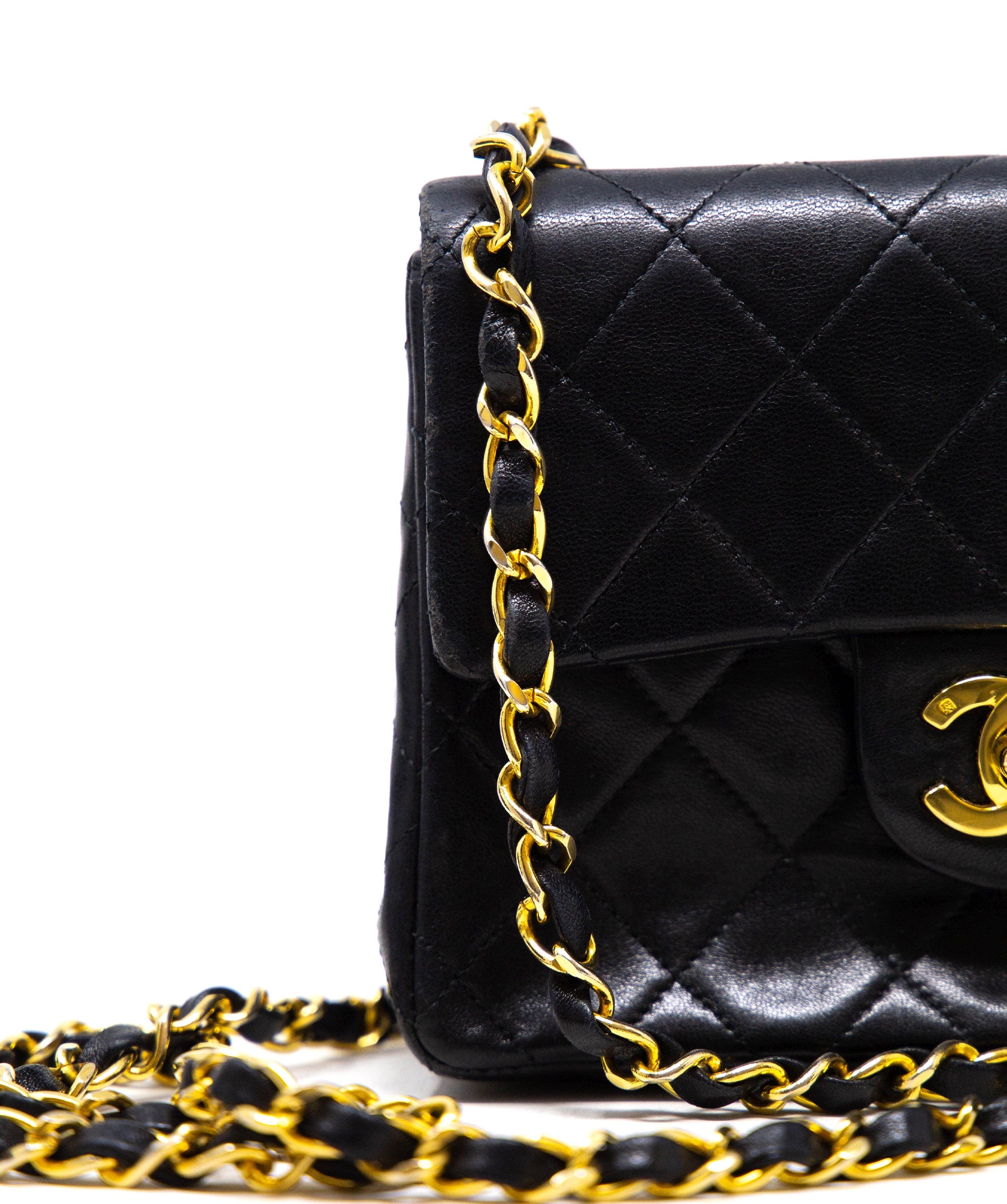 Chanel Chanel black lambskin mini flap bag - AGL2218