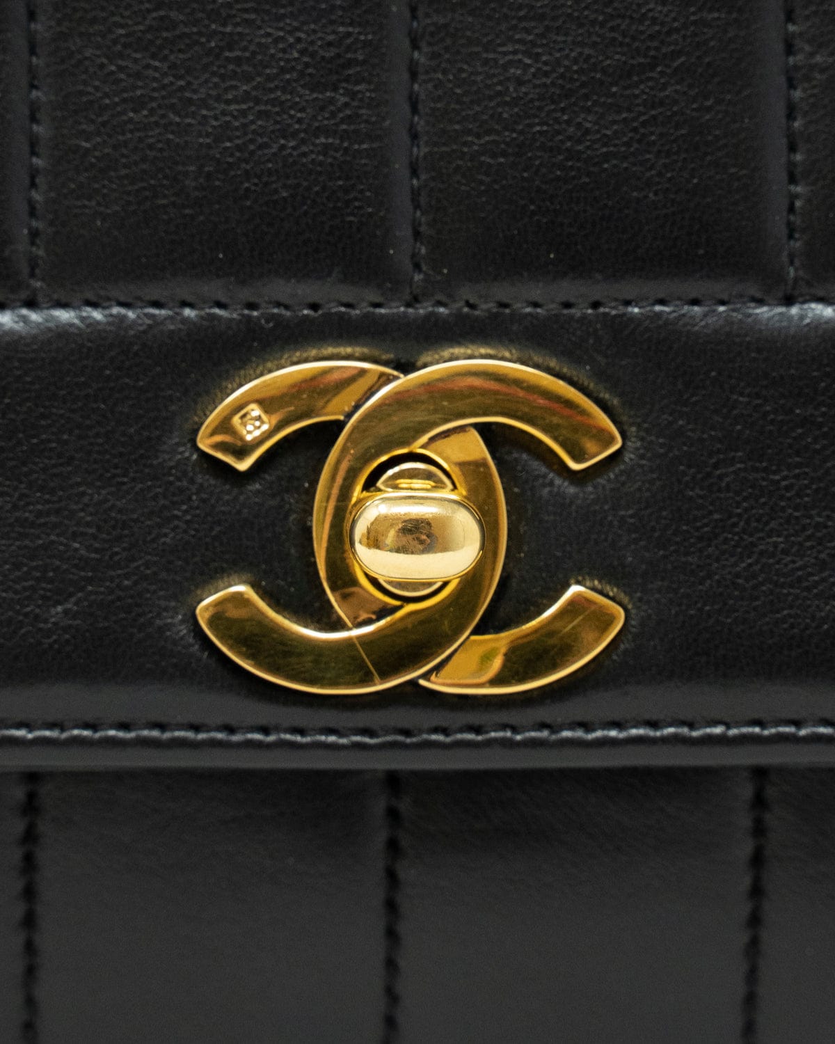 Chanel Chanel Black Lambskin Vertical Quilted Single Flap Bag - ASL2174