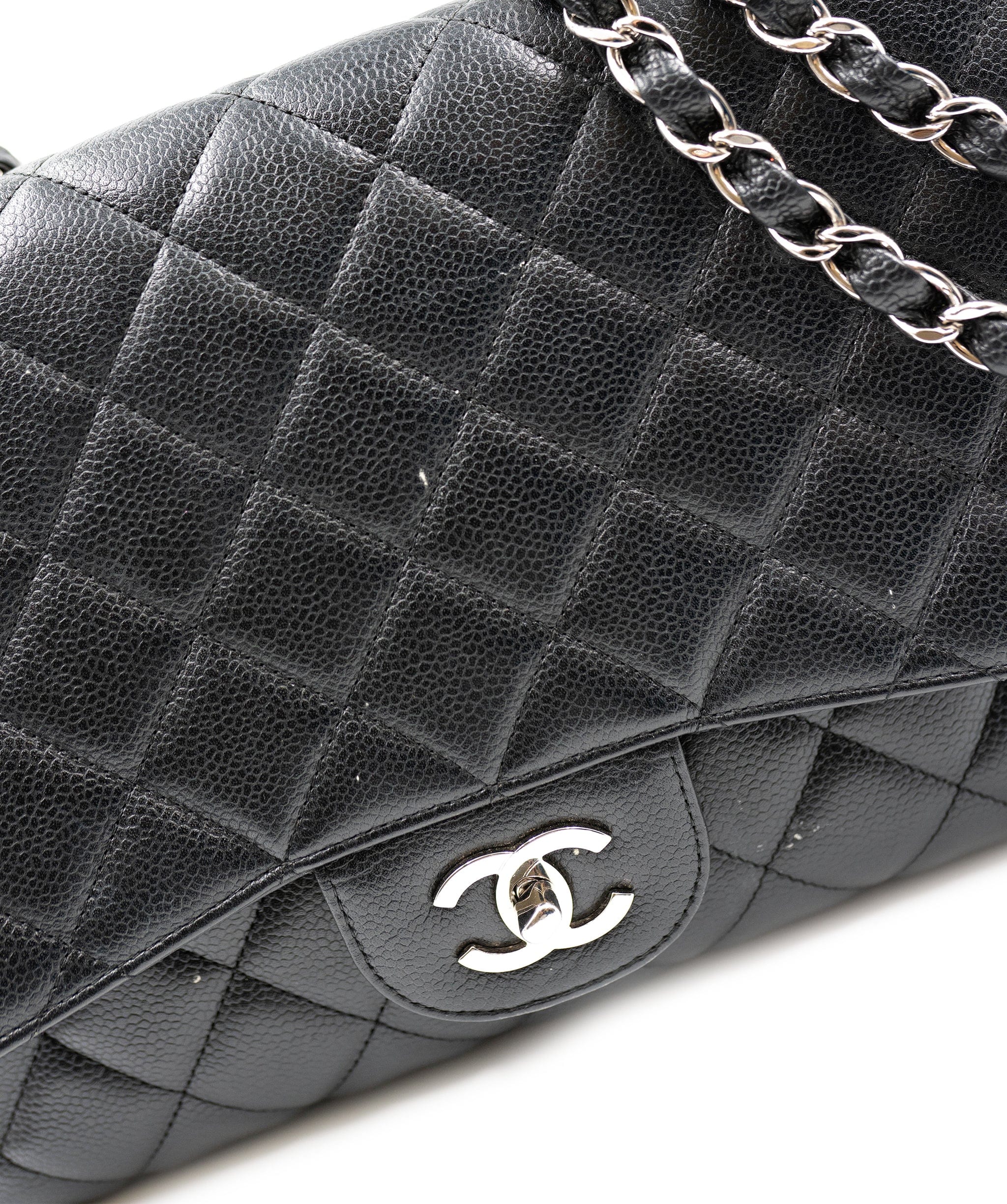 Chanel Chanel Caviar jumbo classic flap AGL2314