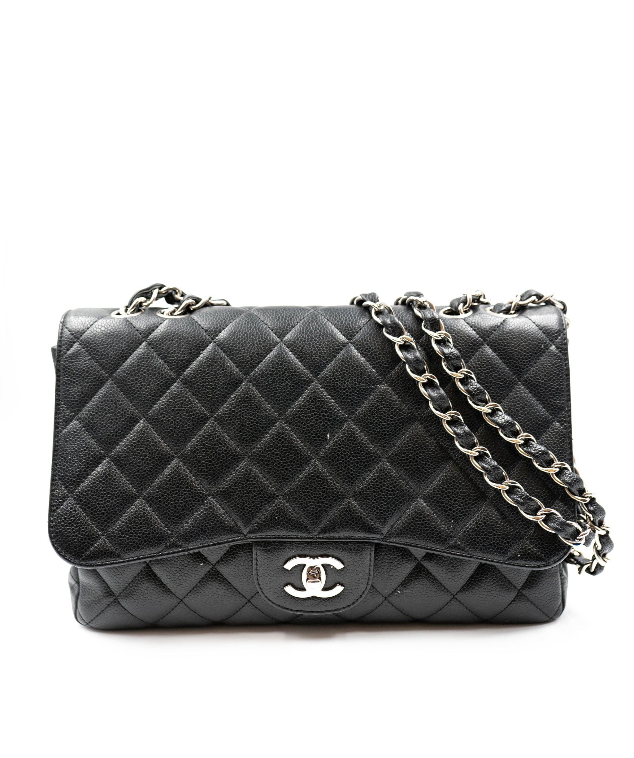 Chanel Chanel Caviar jumbo classic flap AGL2314