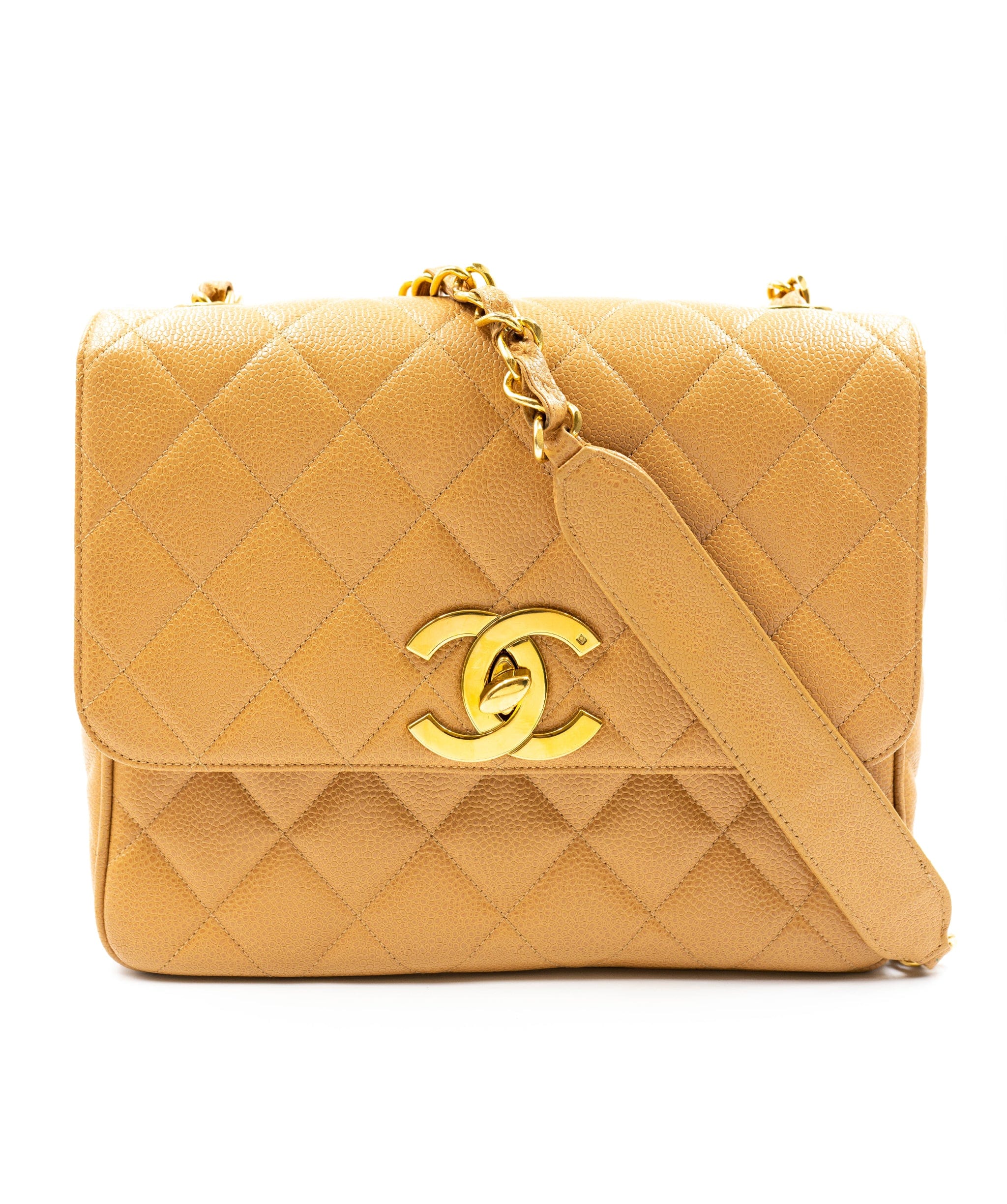 Chanel Chanel Caviar skin Satchel style crossbody bag with Jumbo CC lock - AWL2573