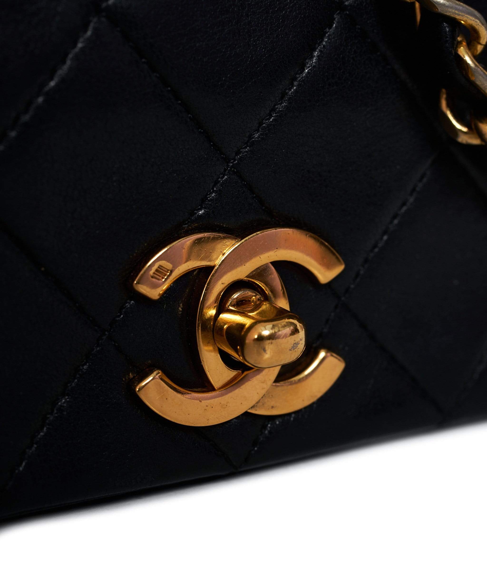 Chanel Chanel CC Logo Matelasse Chain Shoulder Bag - ASL1511