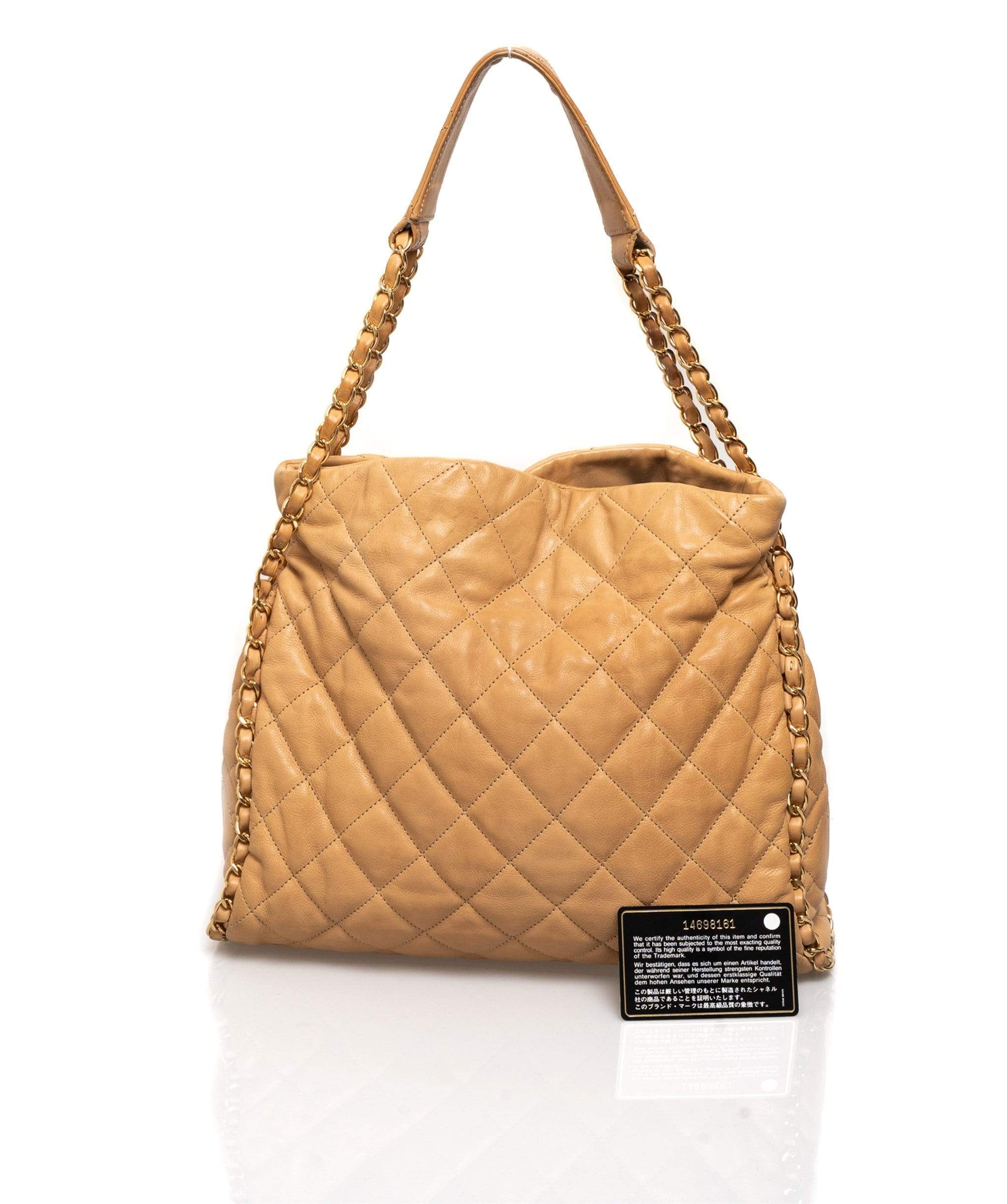 Chanel Chanel Chain Me Hobo - AWL1128