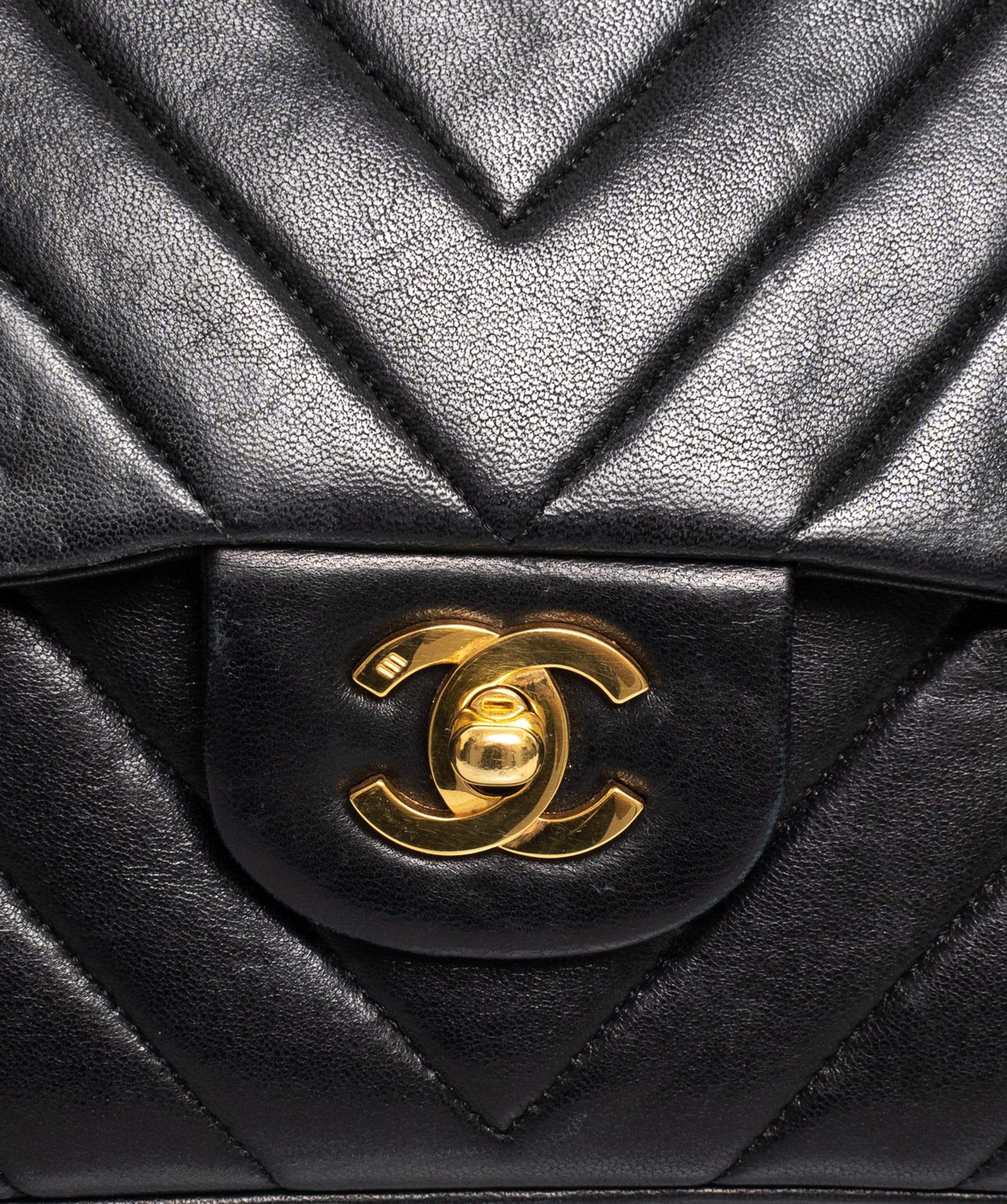 Chanel Chanel Chevron Double Flap Bag MW2440