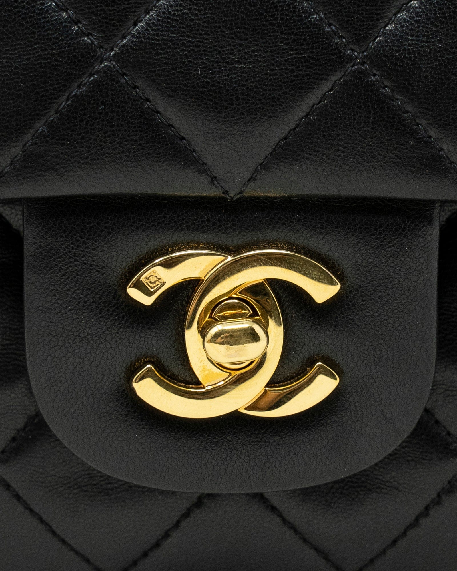 Chanel Chanel Classic Double Flap Medium Shoulder Bag ASL3130