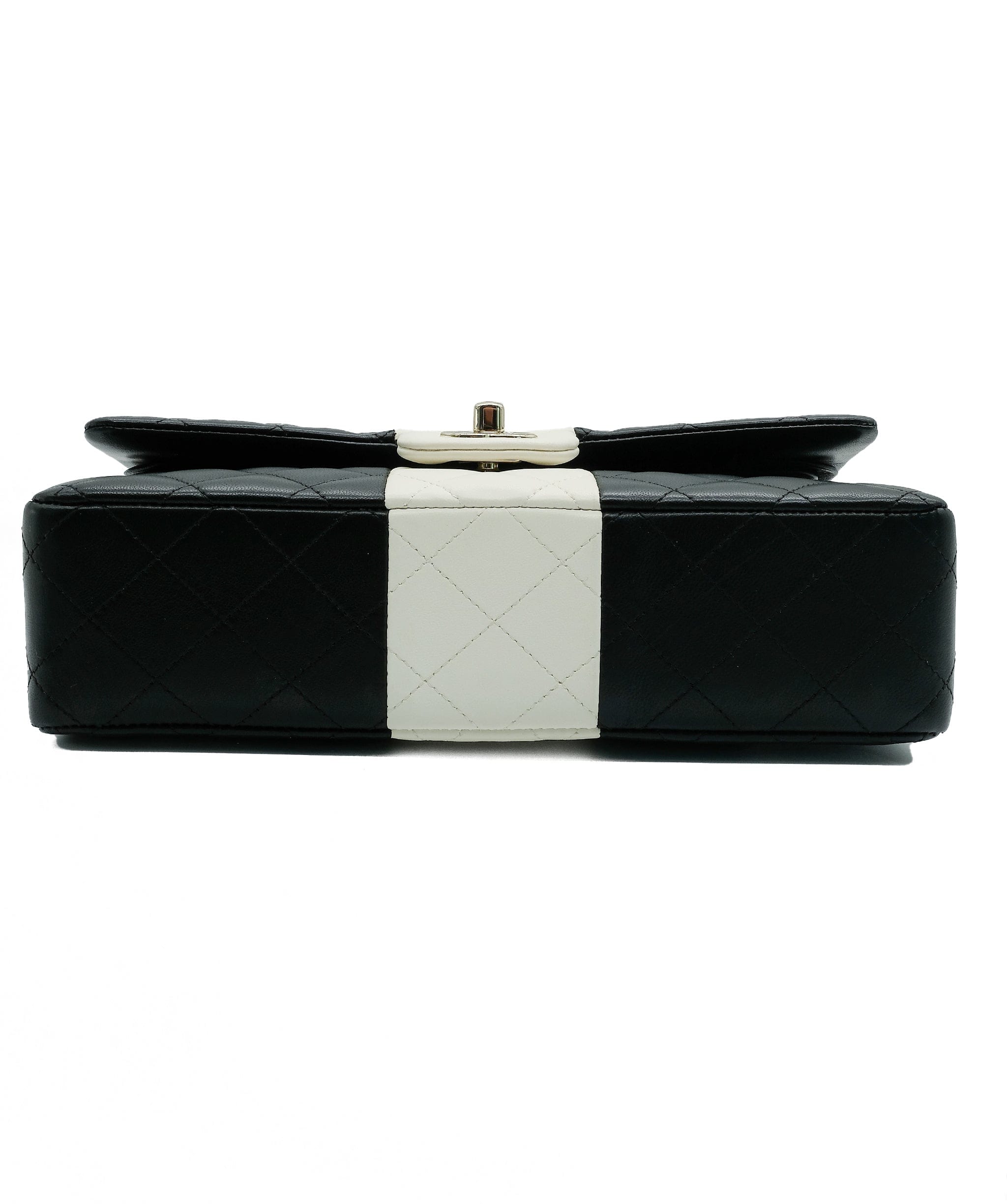 Chanel Chanel Classic Flap Black and White RJC2039