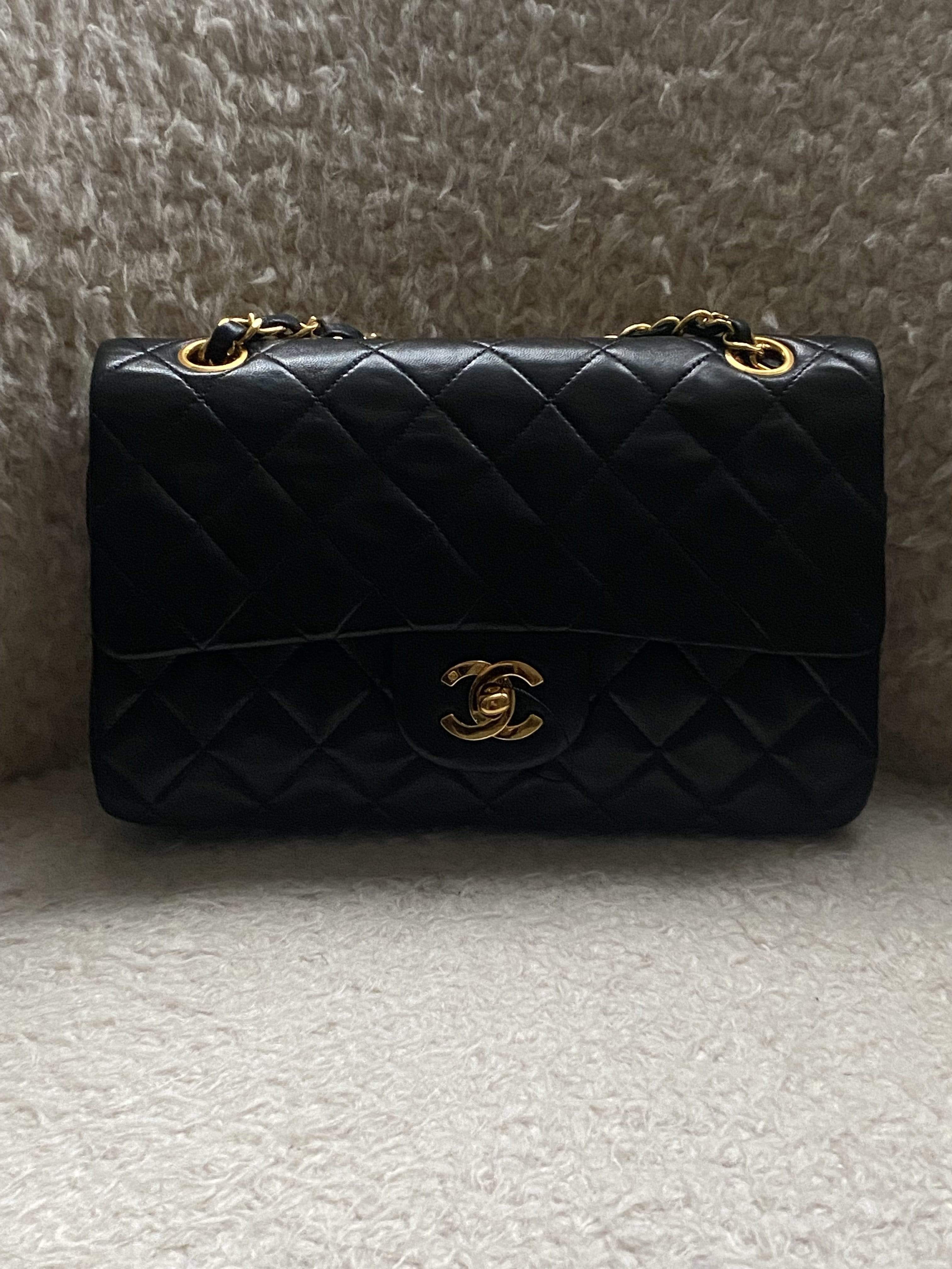 Chanel Chanel classic flap small lambskin black gold hardware - ASL1741