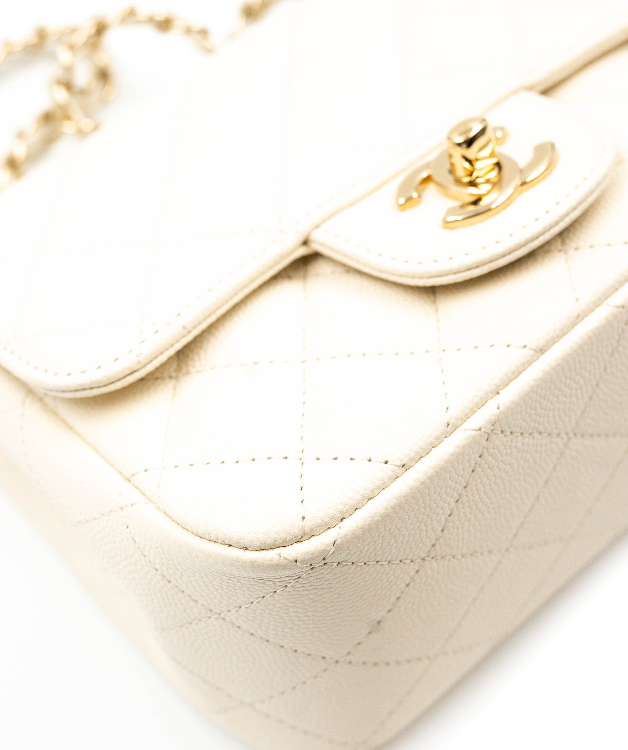 Chanel Chanel Classic Mini Flap Bag in White caviar ghw AGC1198