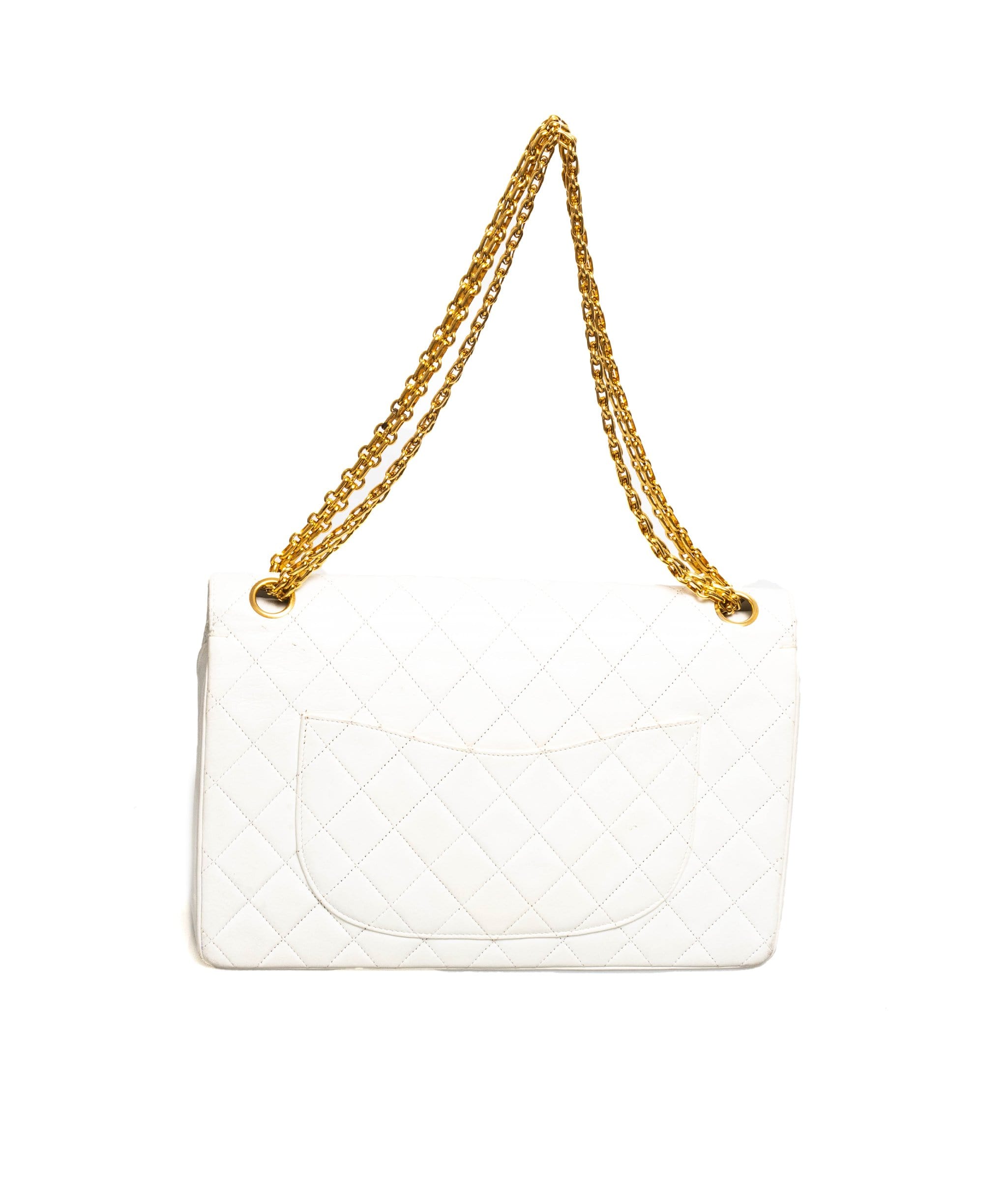 Chanel Chanel classic white flap lambskin bag gold hardware - ASL1653