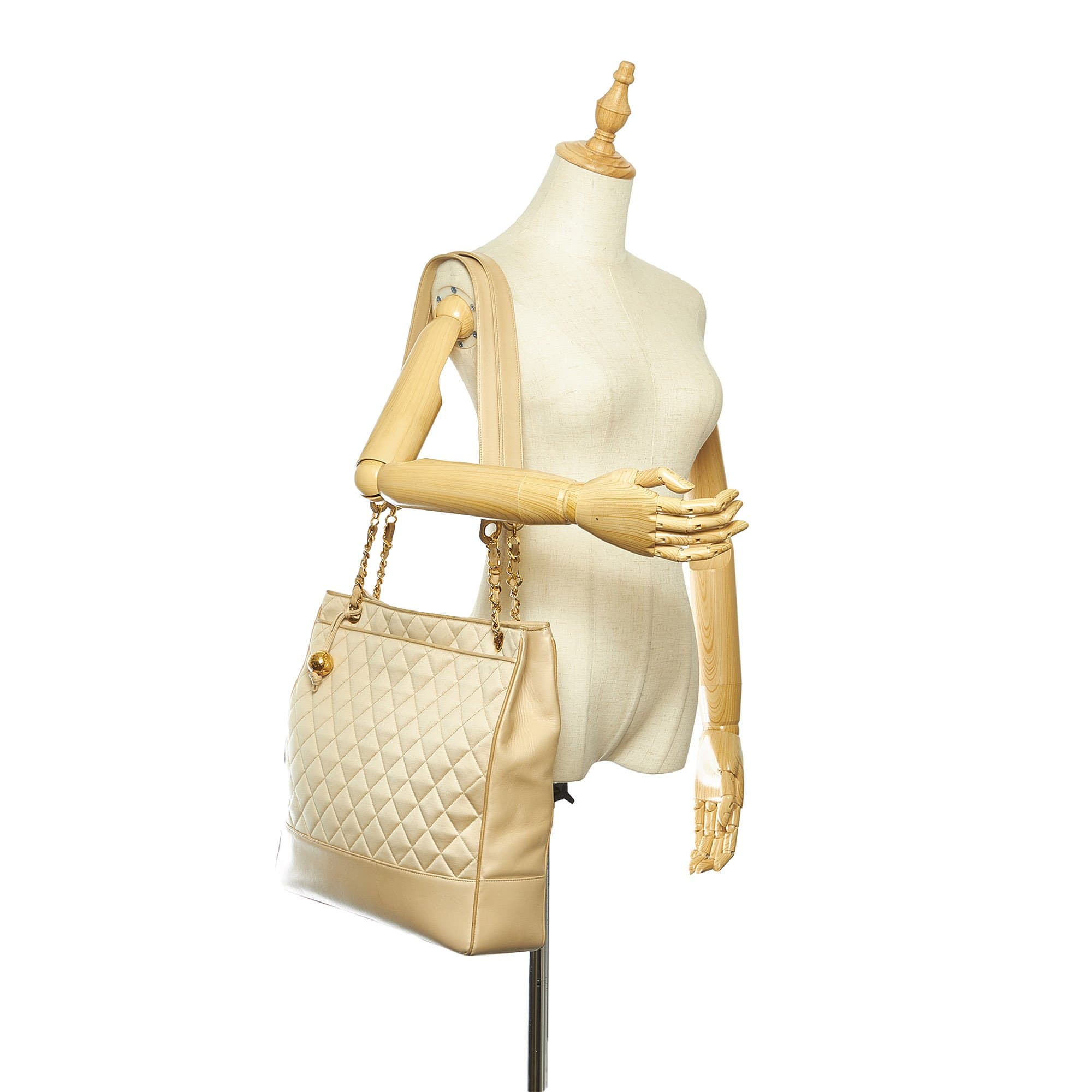 Chanel Chanel Cream Matelasse Leather Tote Bag  AWL1025