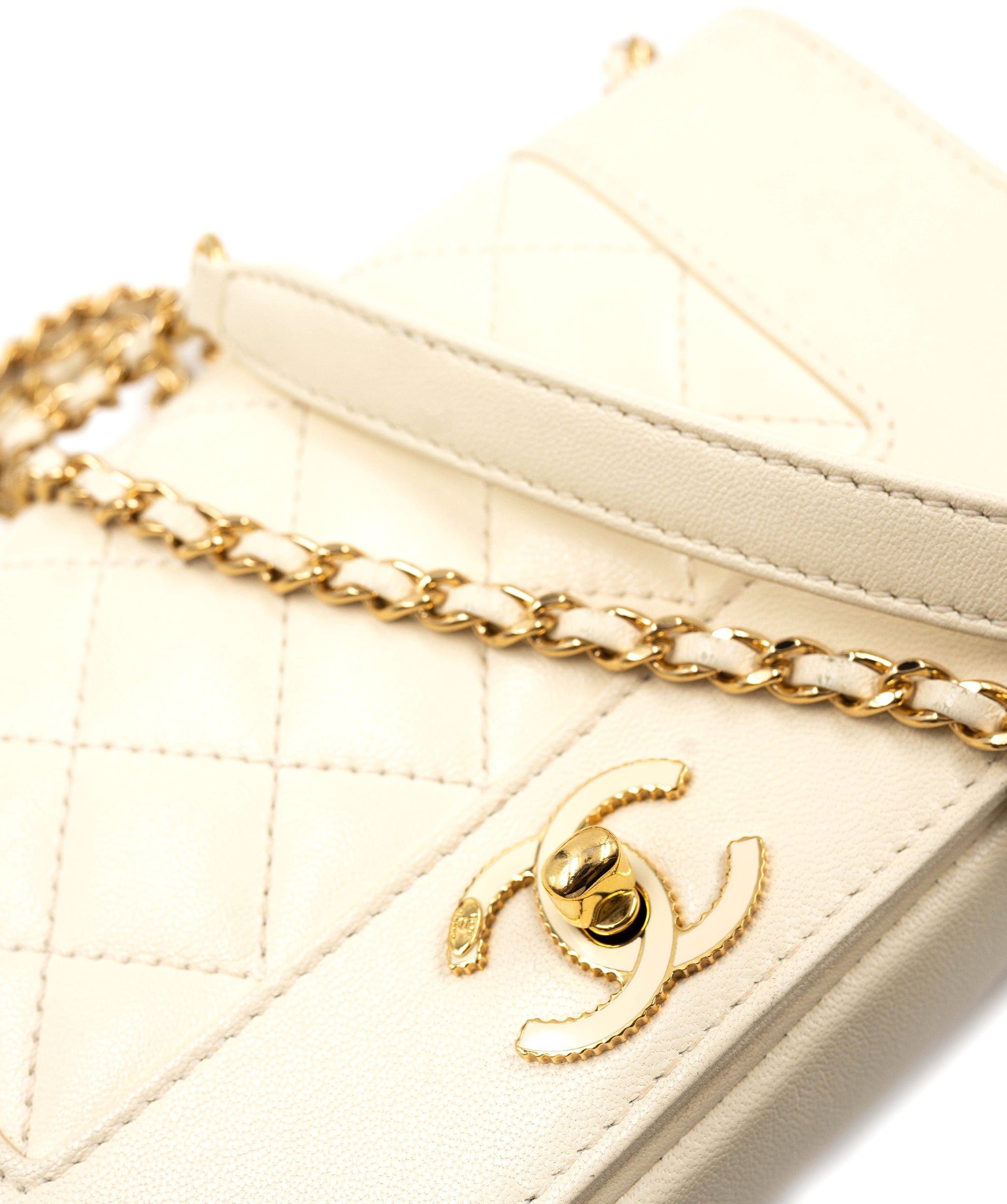 Chanel Chanel Diana Bag in Cream Lambskin Leather AGL2296