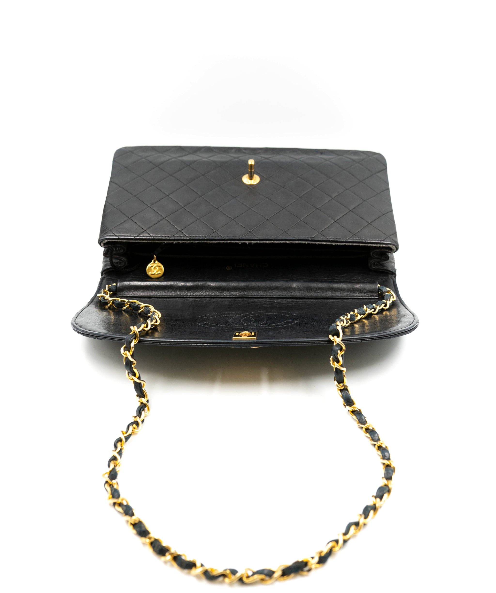 Chanel Chanel half moon bag in black lambskin. AGL2303