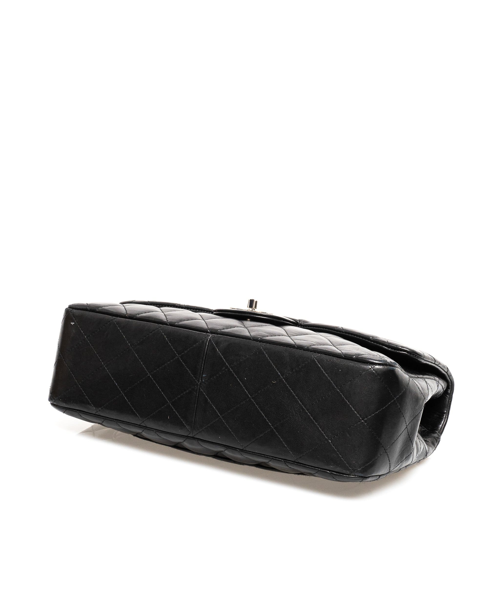 Chanel Chanel Jumbo Lambskin with Silver Hardware - AWL1721