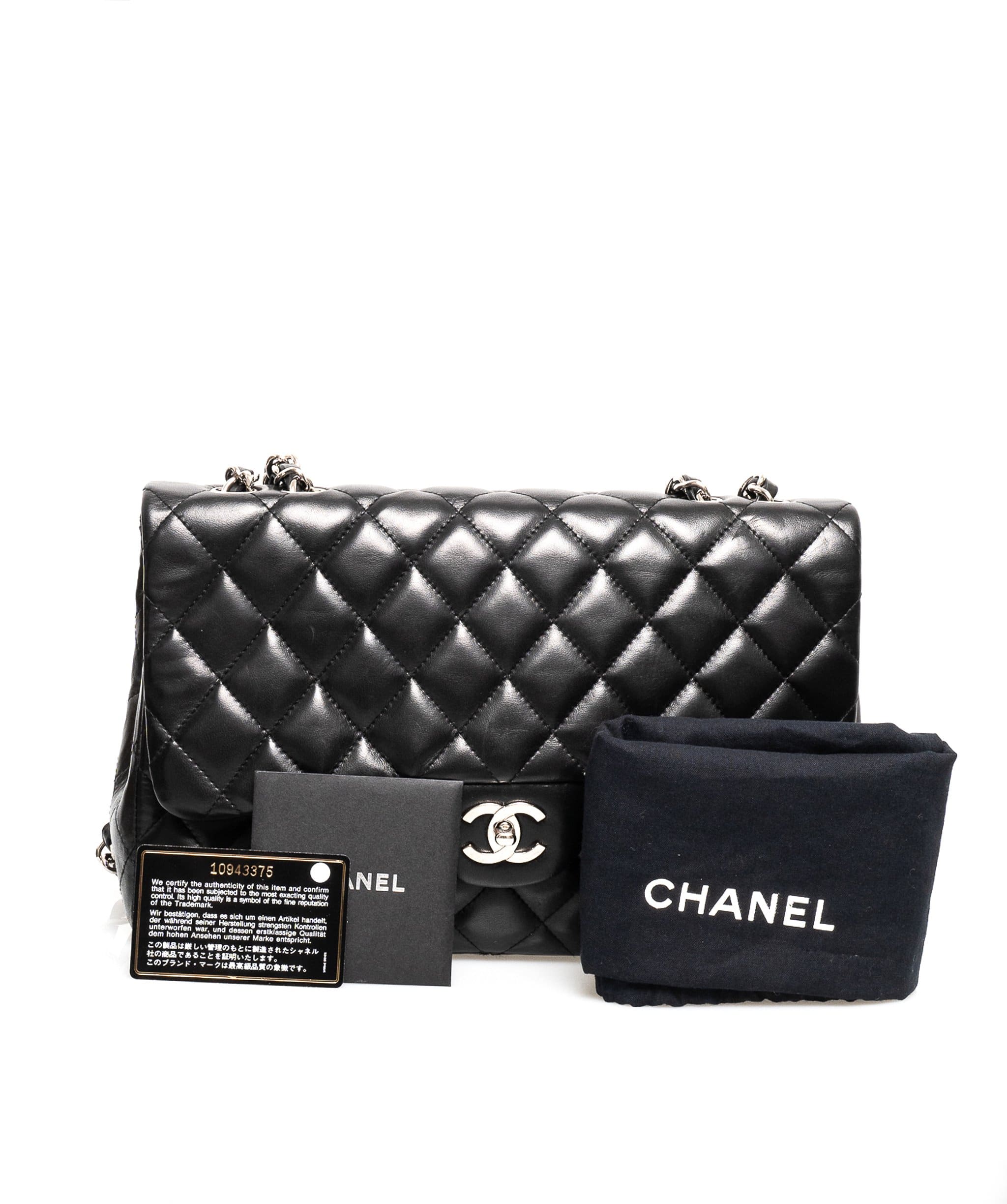 Chanel Chanel Jumbo Lambskin with Silver Hardware - AWL1721