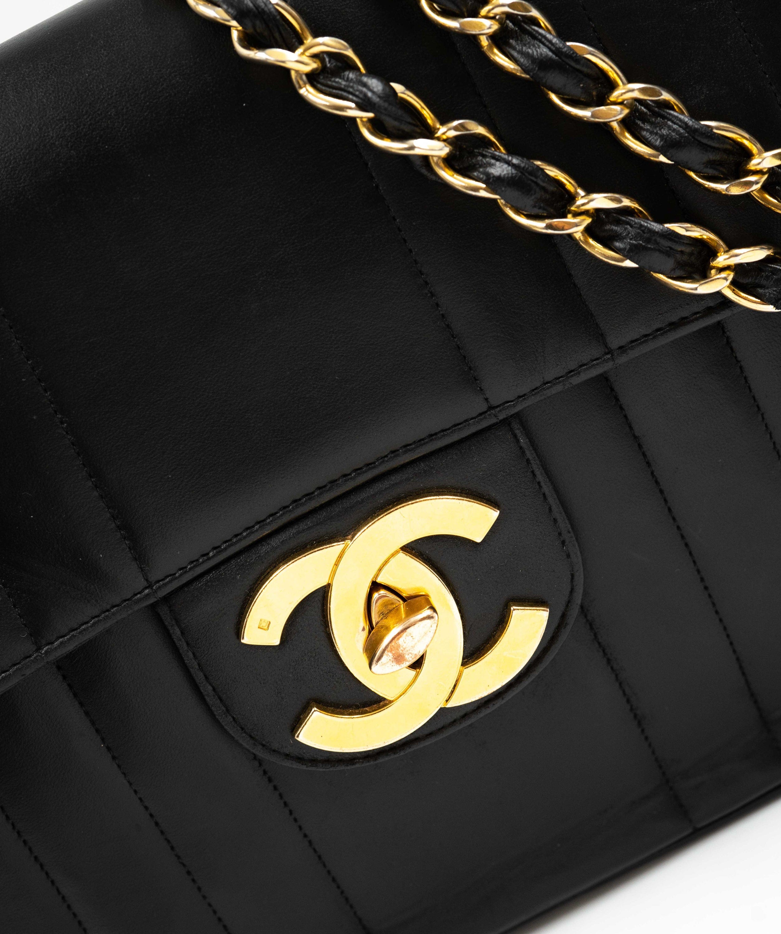 Chanel Chanel jumbo vertical flap  ALL0145