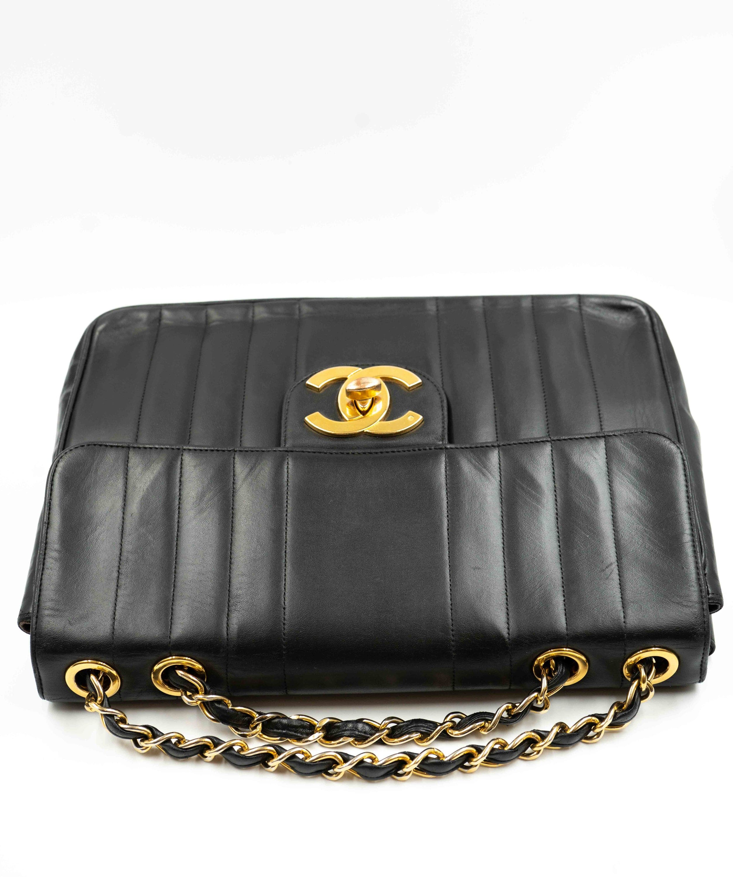 Chanel Chanel jumbo vertical flap  ALL0145